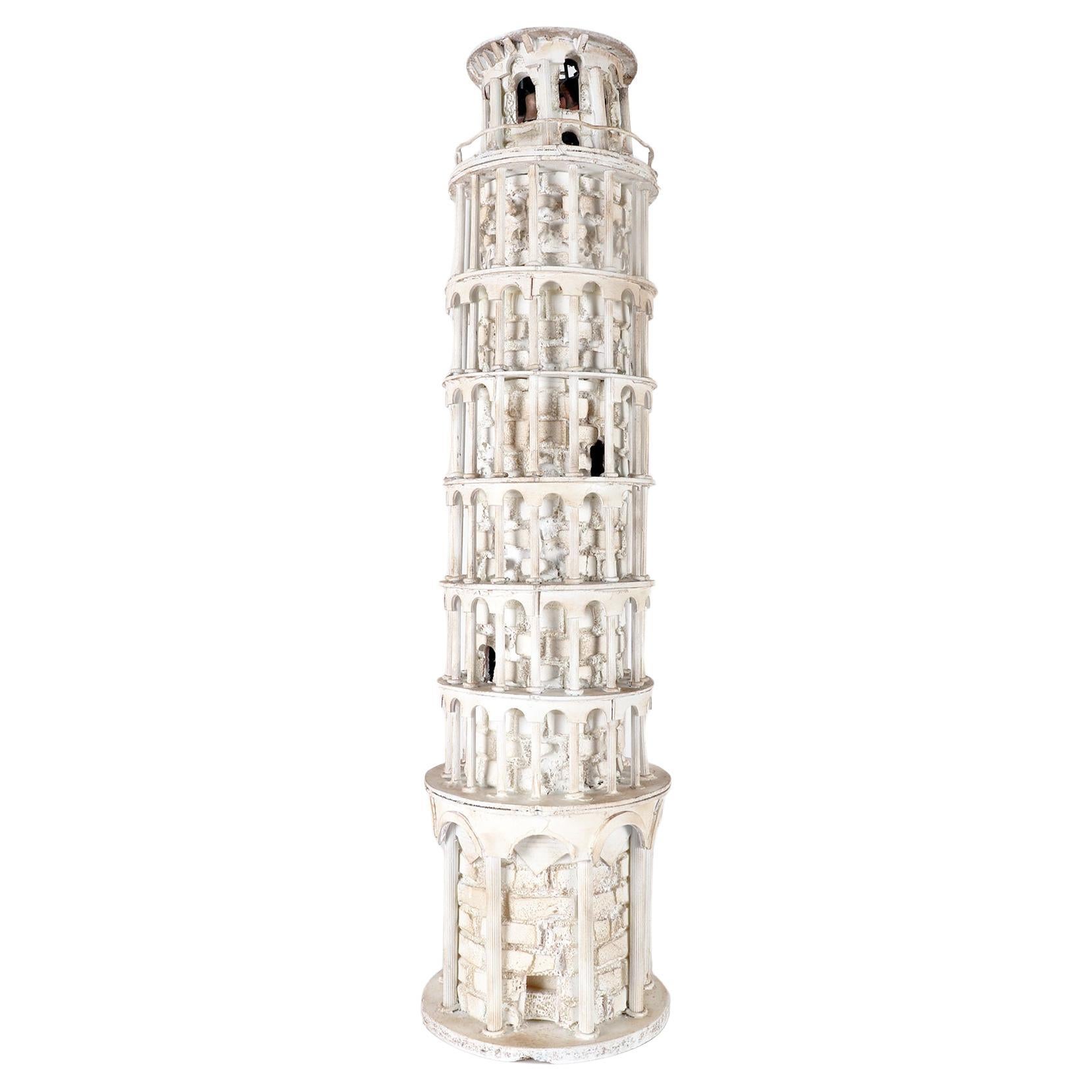 Eine hölzerne Maquette der Grand Tour, die den Turm von Pisa darstellt, Italien 1950.