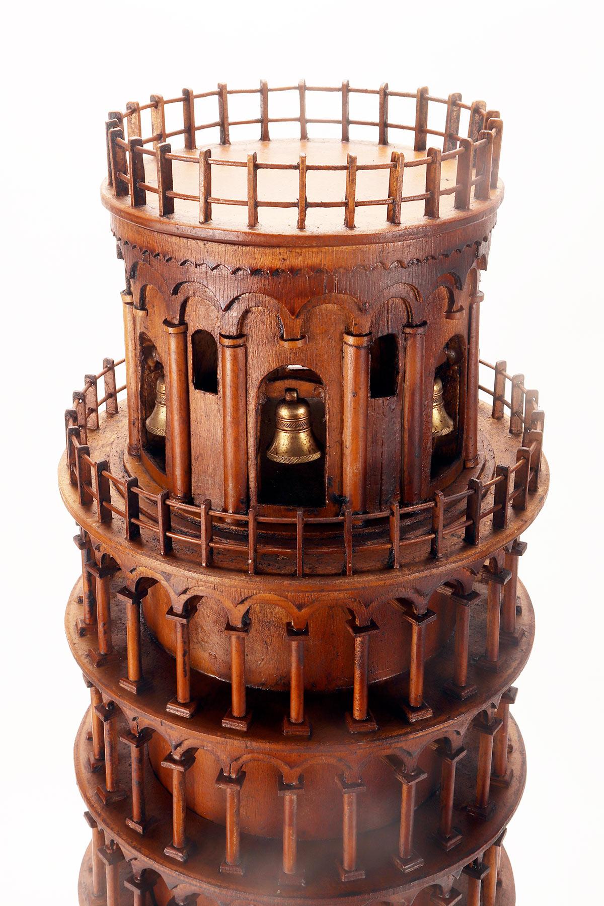 Maqueta de madera del Gran Tour, que representa la Torre de Pisa, Italia, hacia 1880. 3