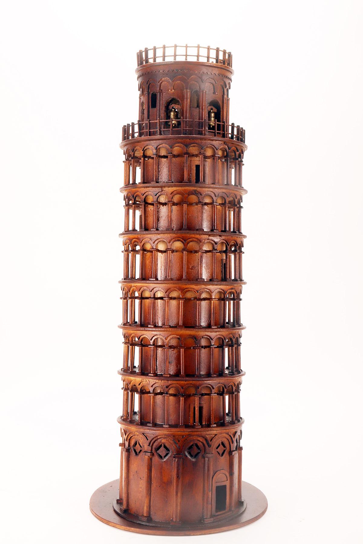A Grand Tour wooden maquette, depicting the Tower of Pisa, Italy circa 1880 In Good Condition For Sale In Milan, IT