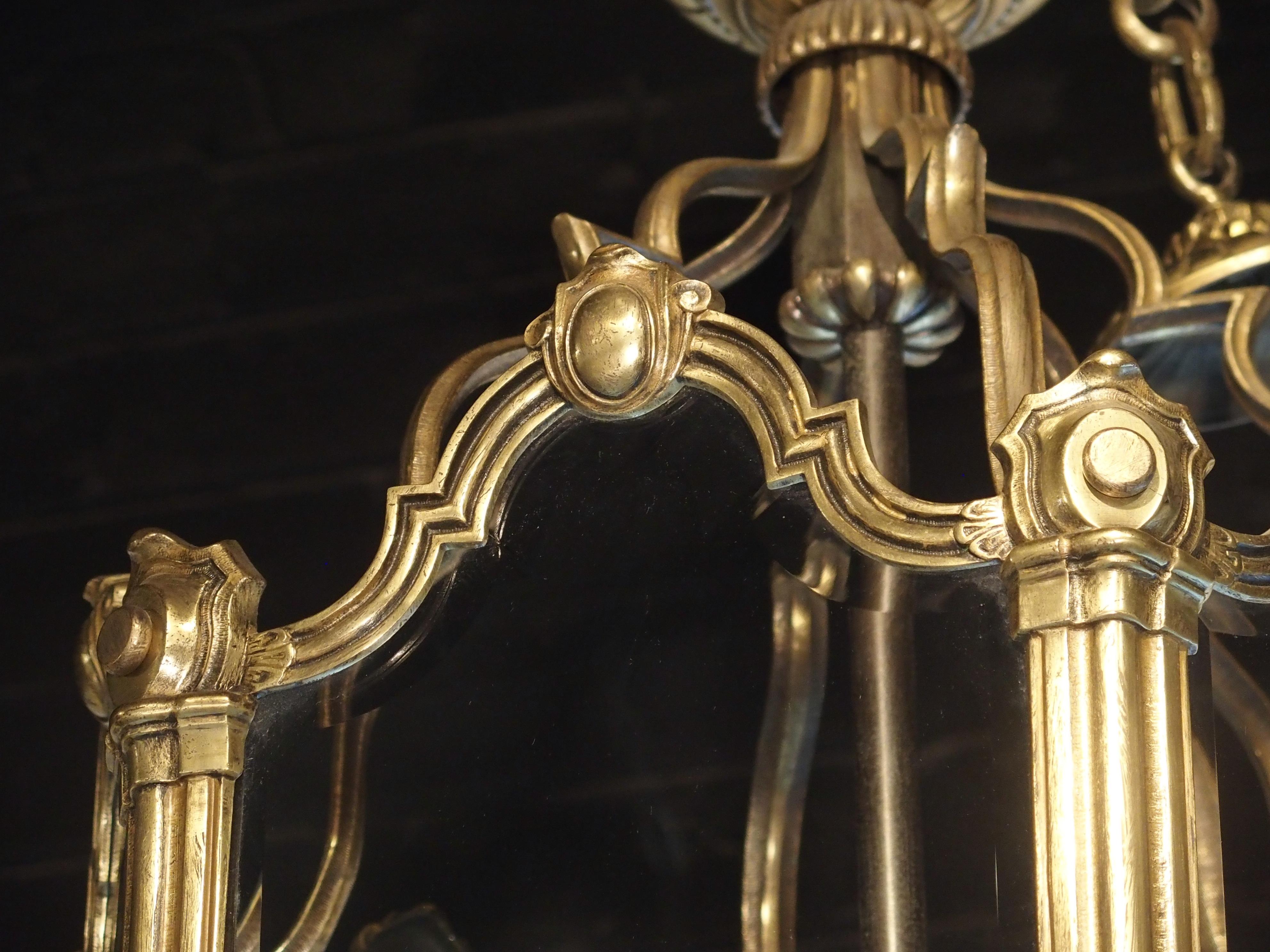 Grande lanterna francese in stile Luigi XV in bronzo e vetro, 1890 circa In condizioni buone in vendita a Dallas, TX