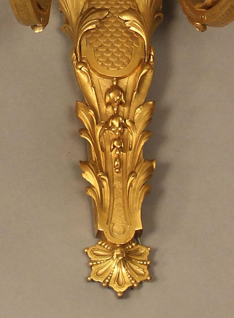 Doré Grande paire d'appliques en bronze doré de la fin du XIXe siècle par Henry Dasson en vente