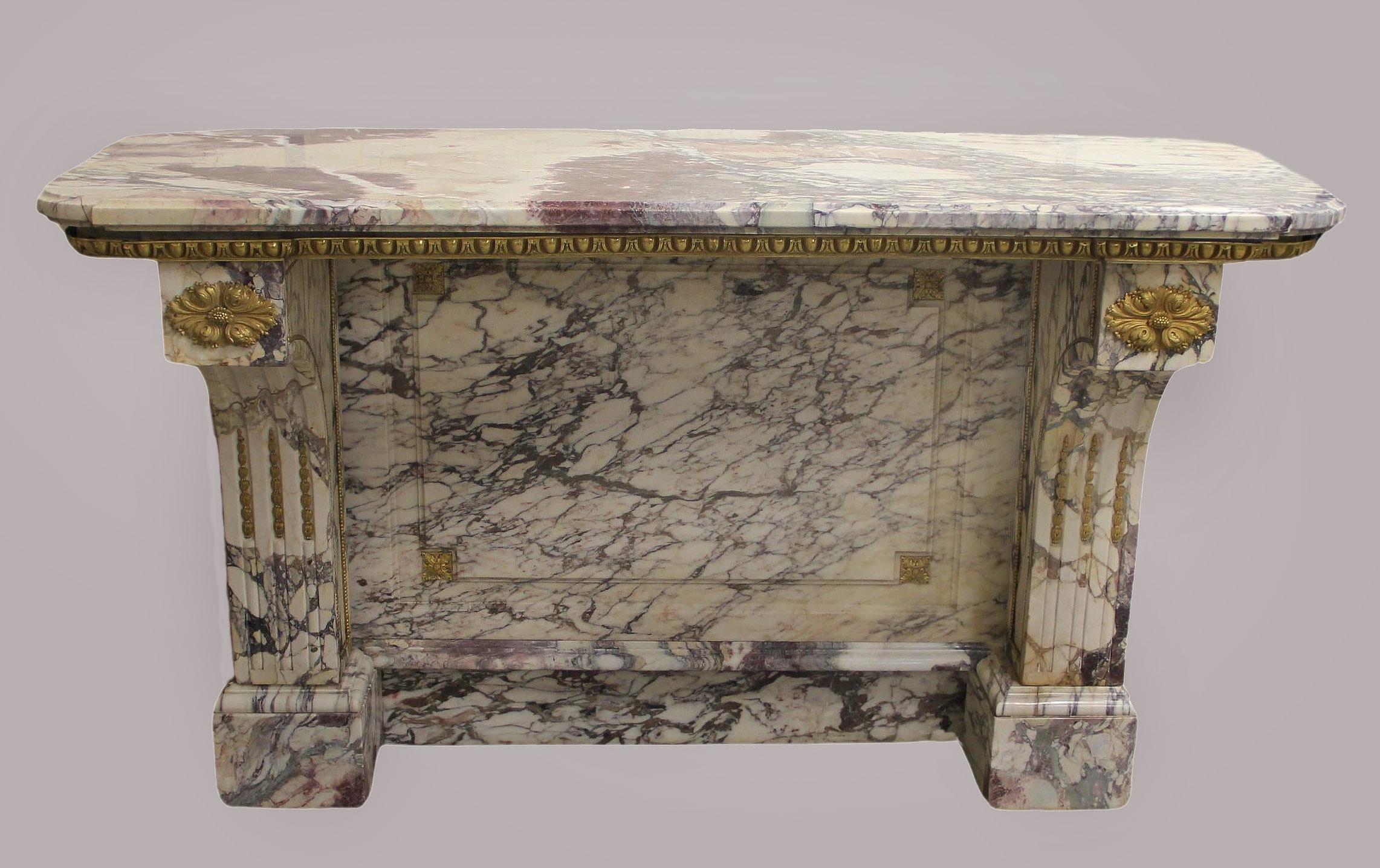 Belle Époque Console en marbre montée sur bronze doré de grande qualité de la fin du 19e siècle en vente