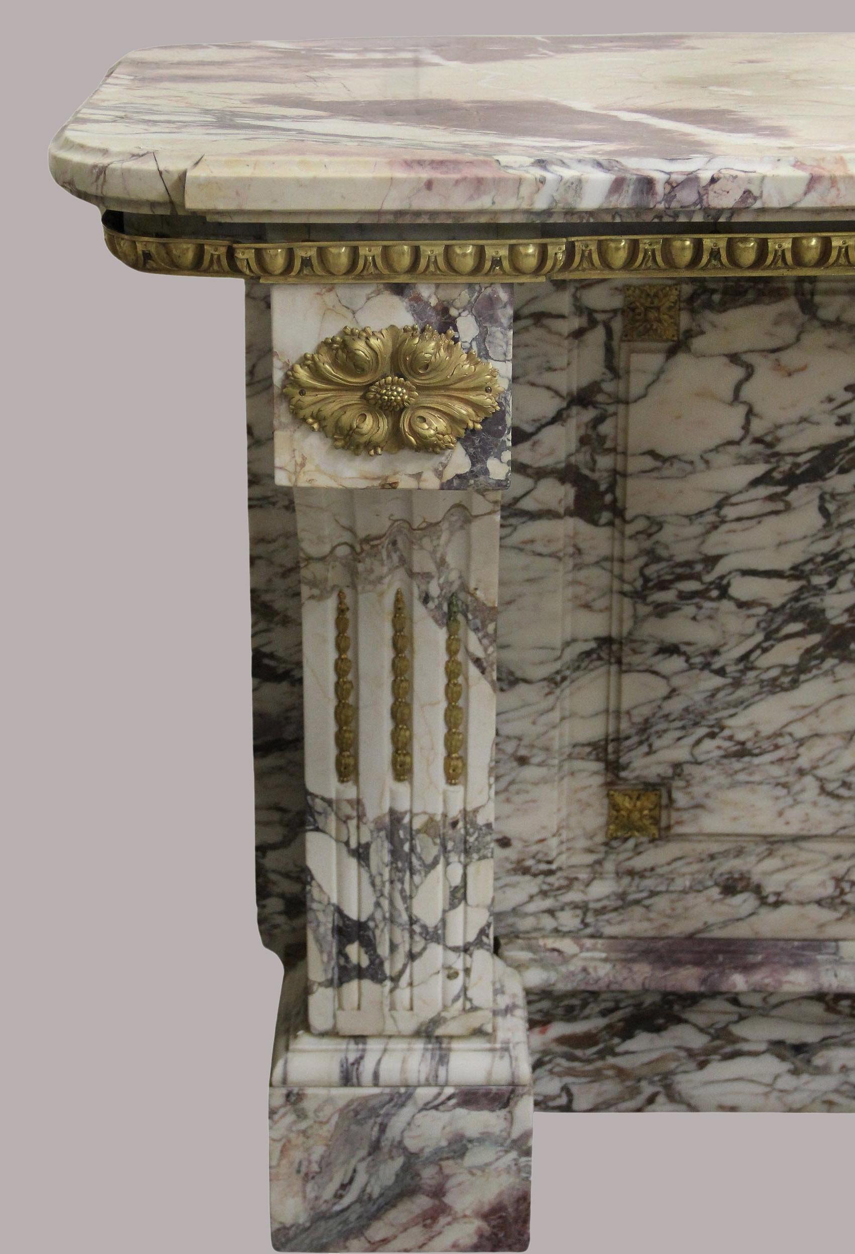 Doré Console en marbre montée sur bronze doré de grande qualité de la fin du 19e siècle en vente
