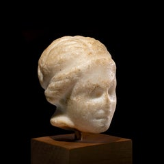 Cabeza griega helenística de mármol de una diosa, probablemente Afrodita