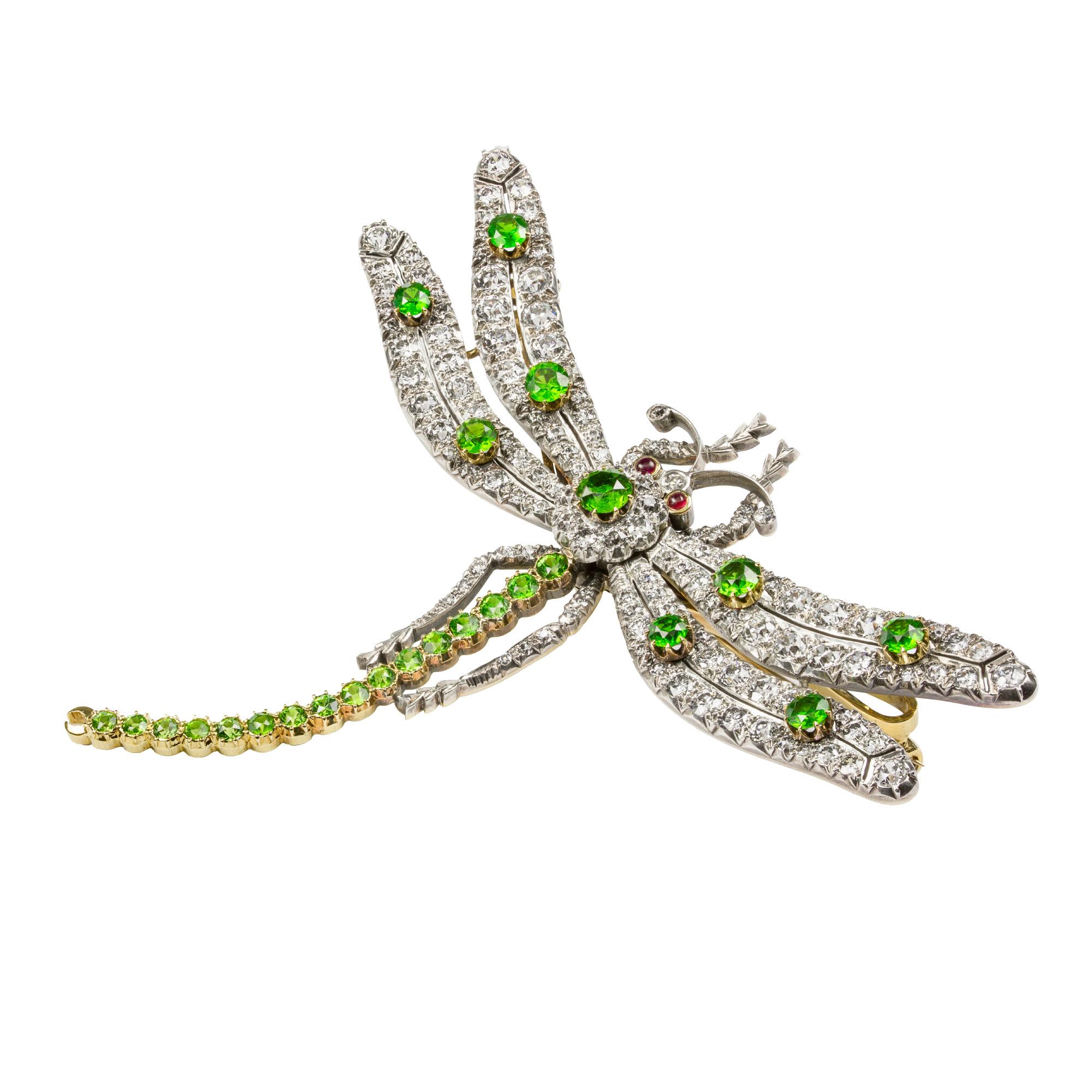 Brosche mit grünem Demantoid-Granat und Diamant-Libelle (Moderne) im Angebot
