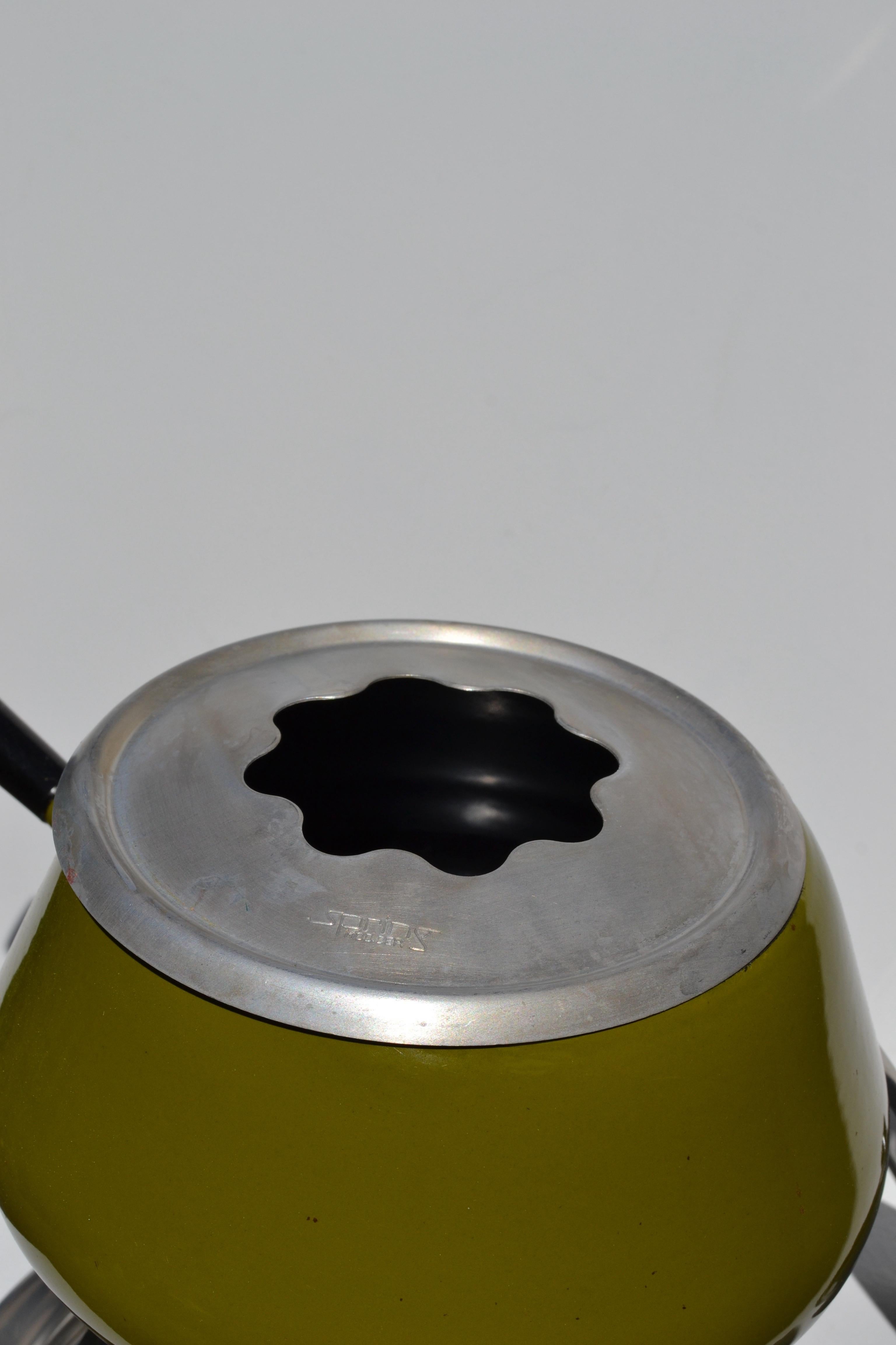 A green Fondue Set – Switzerland - 1960s For Sale 4