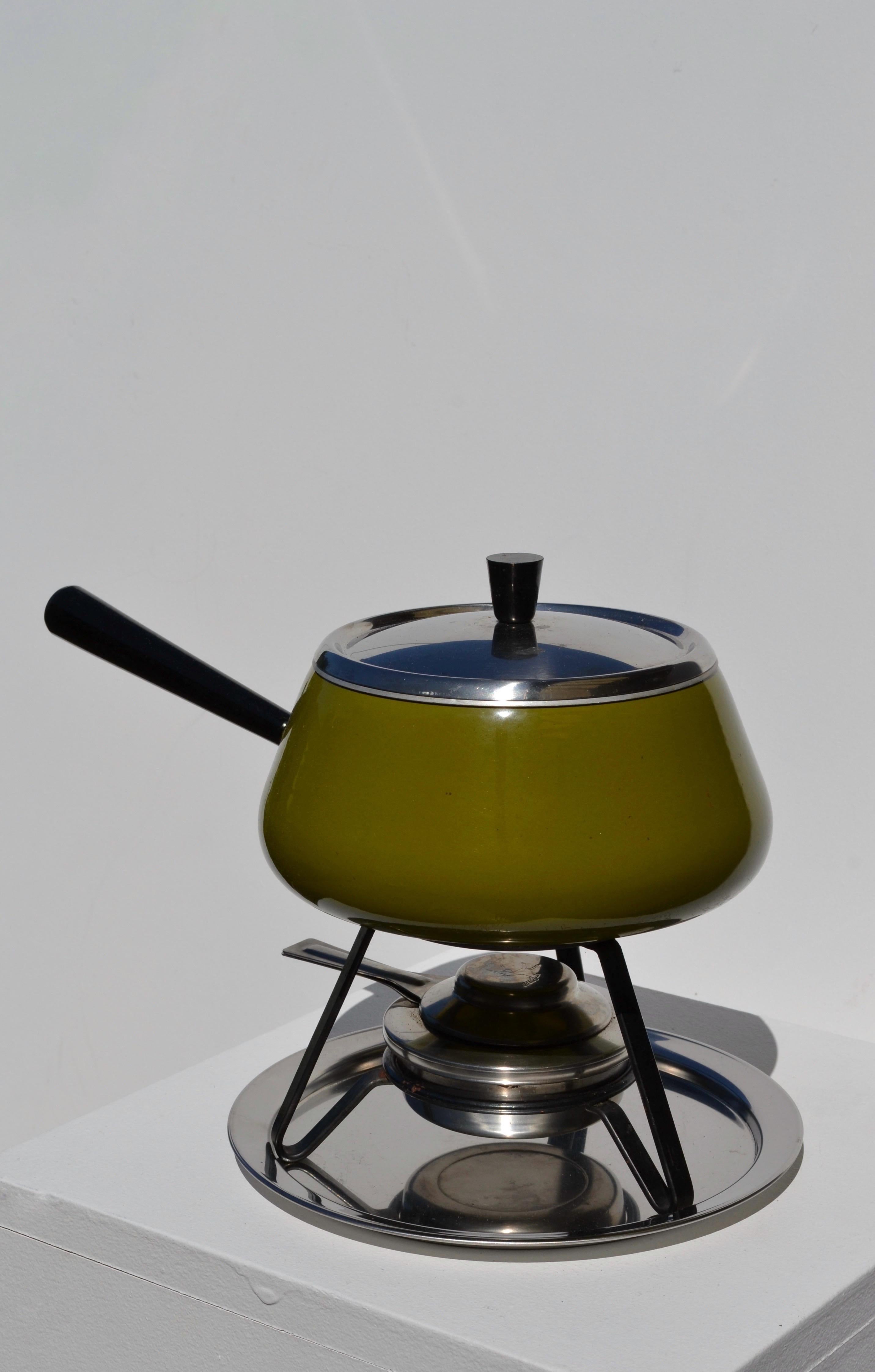 A green Fondue Set – Switzerland - 1960s In Good Condition For Sale In SOTTEVILLE-LÈS-ROUEN, FR