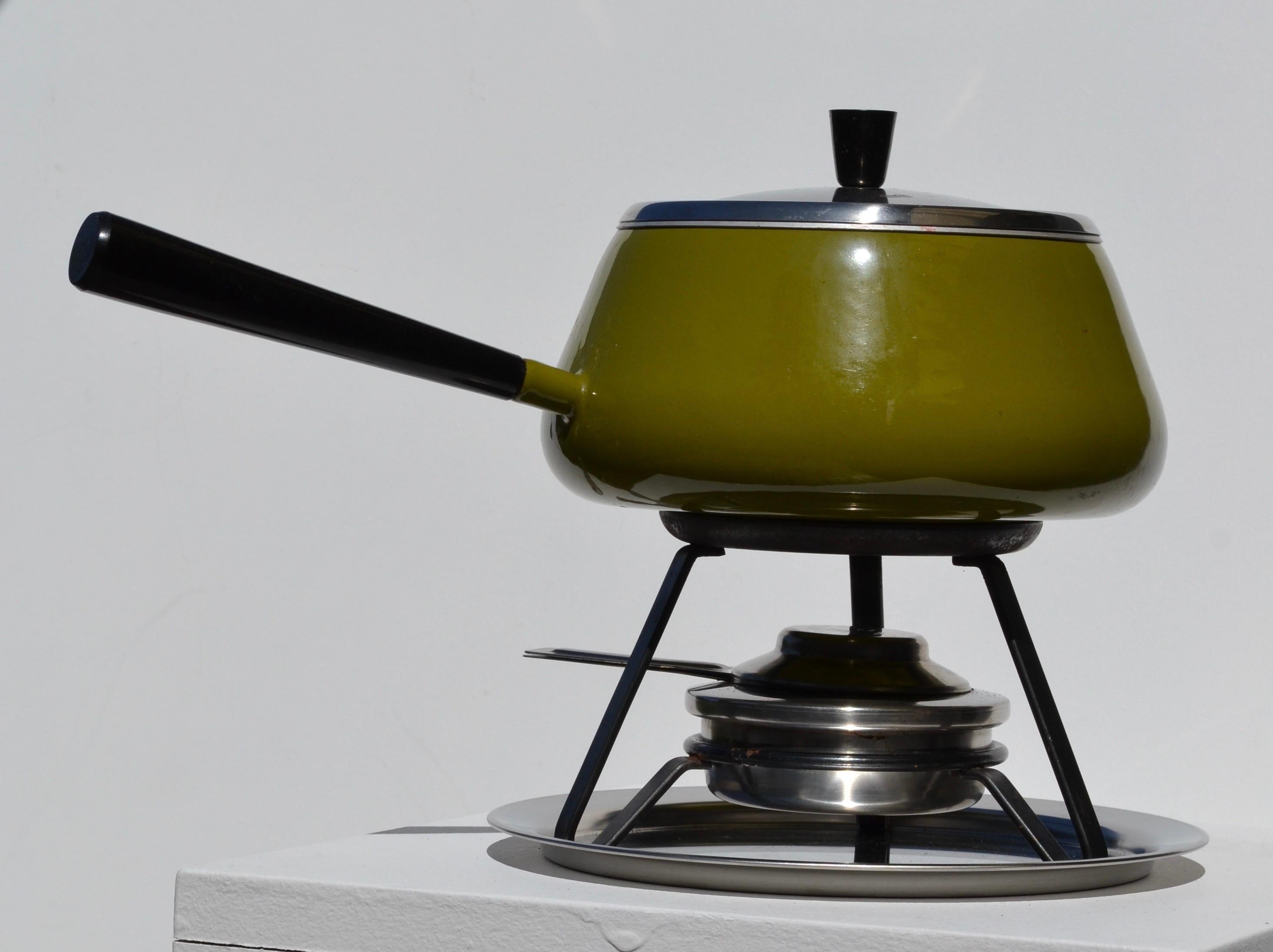 A green Fondue Set – Switzerland - 1960s For Sale 1