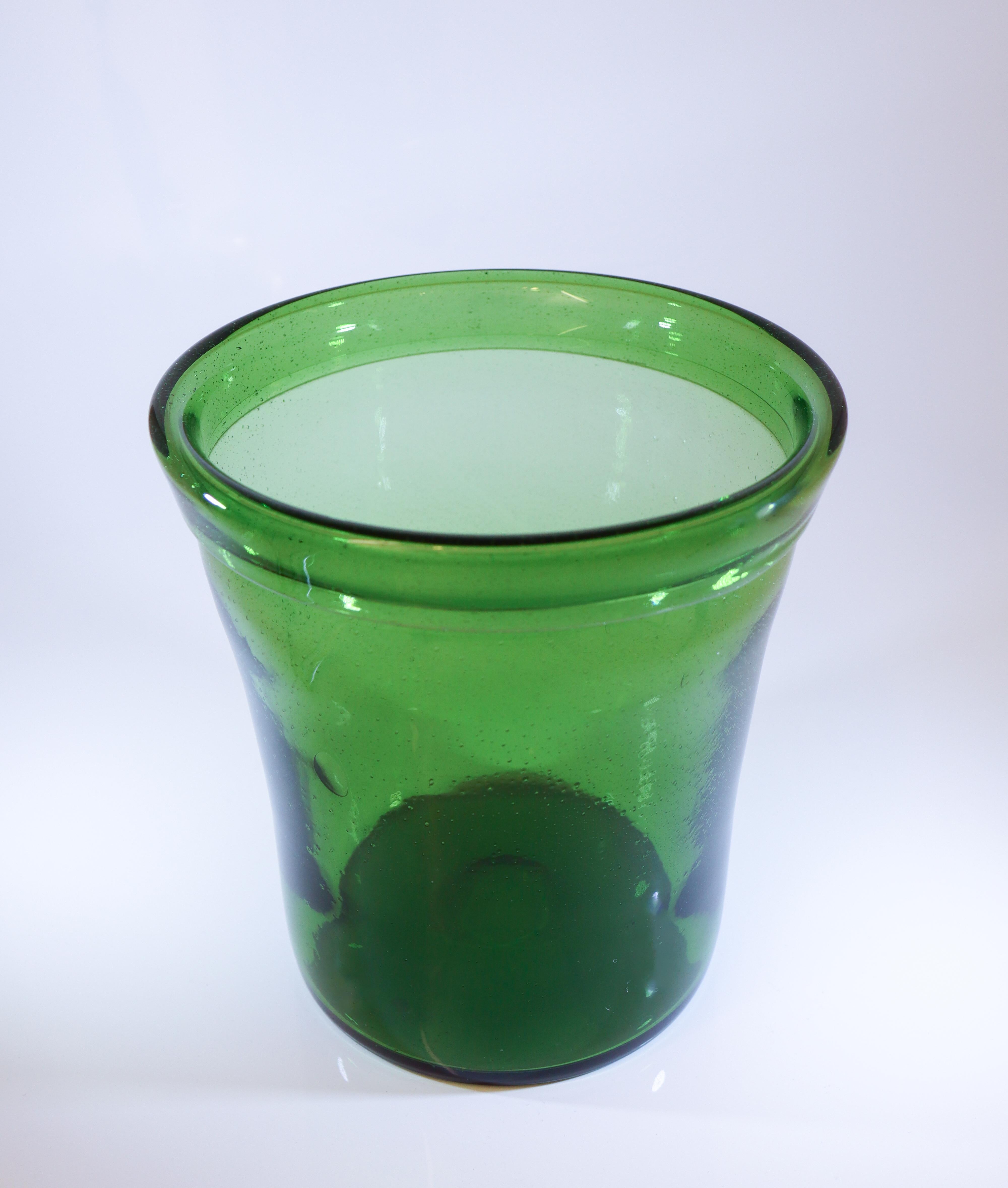 Scandinave moderne Vase / rafraîchisseur à vin en verre vert - Greene & Greene Greene - Erik Höglund - années 1960 en vente