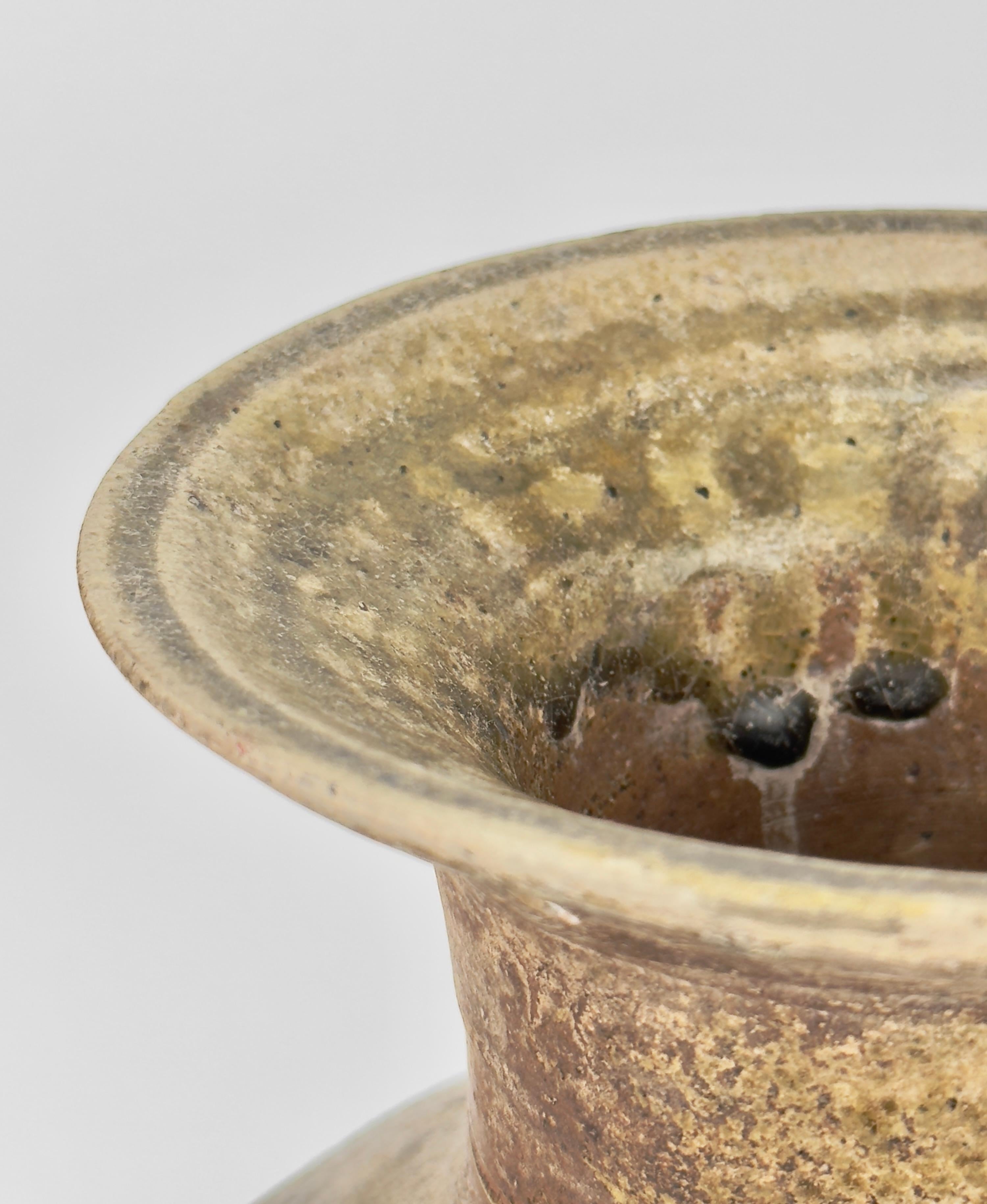 A Green-Glazed Stoneware Jar (Hu Vessel), Han Dynasty For Sale 3