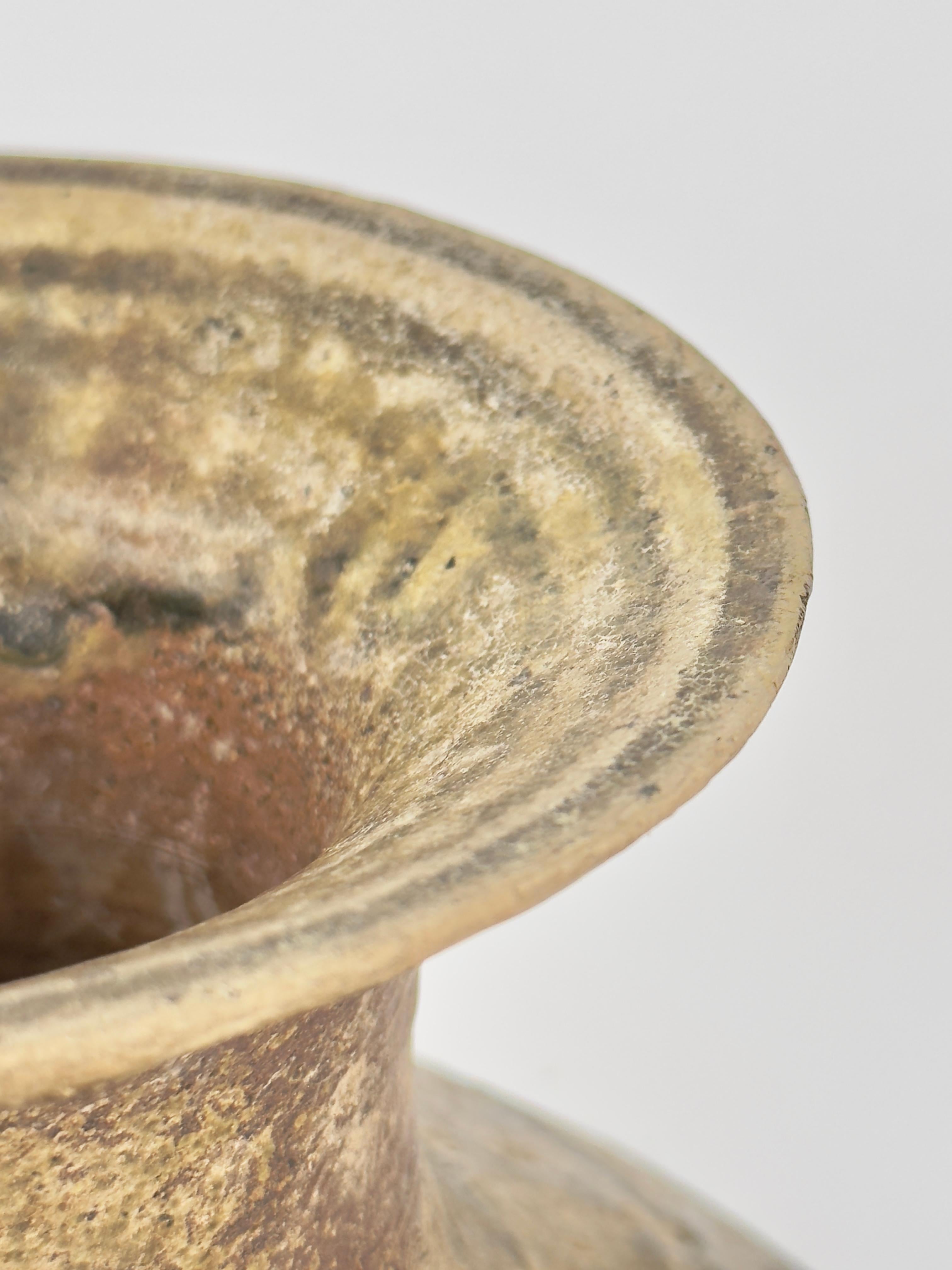 A Green-Glazed Stoneware Jar (Hu Vessel), Han Dynasty For Sale 4