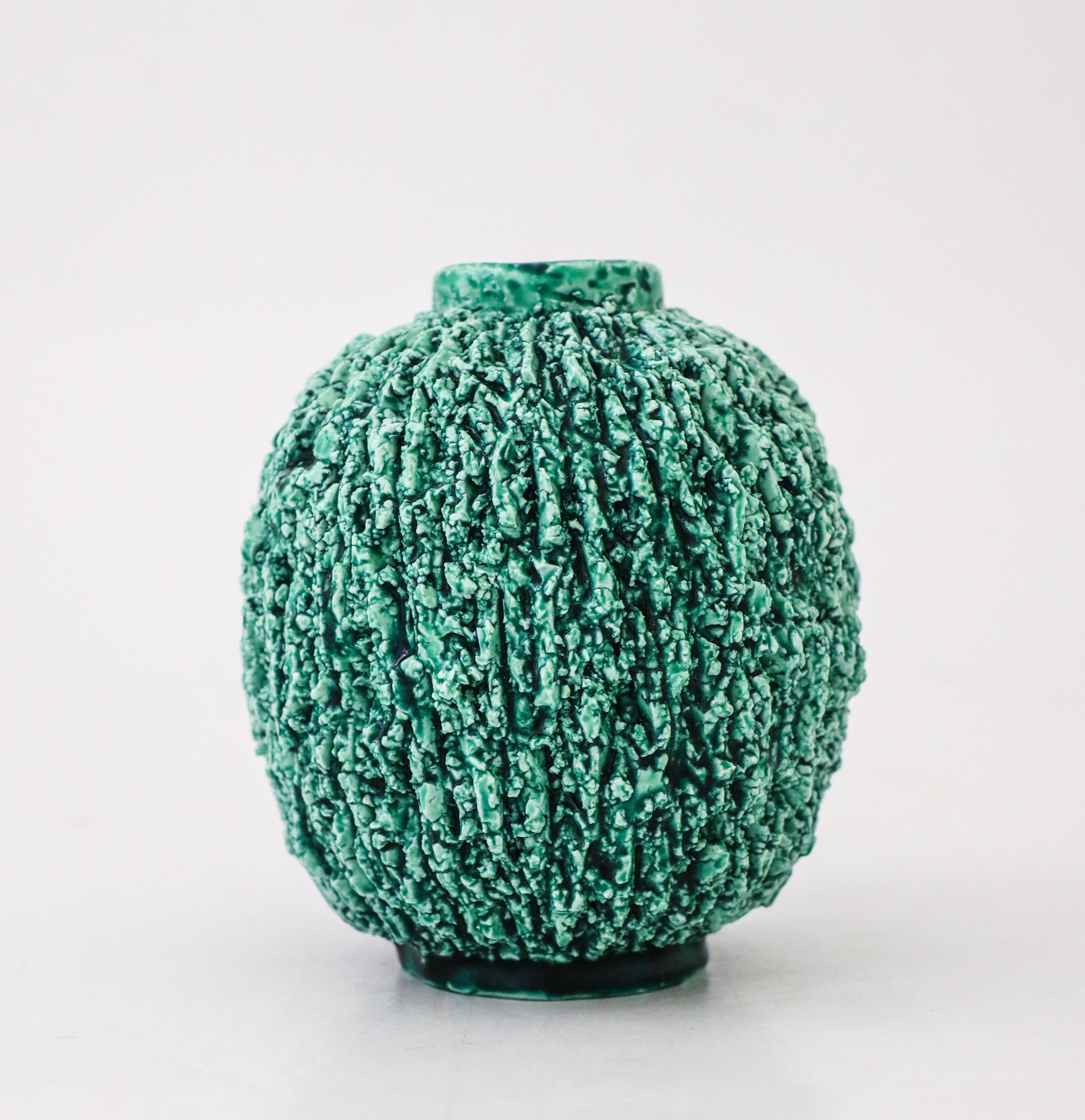 Glazed A Green Hedgehog vase - Chamotte - Gunnar Nylund - Rörstrand For Sale