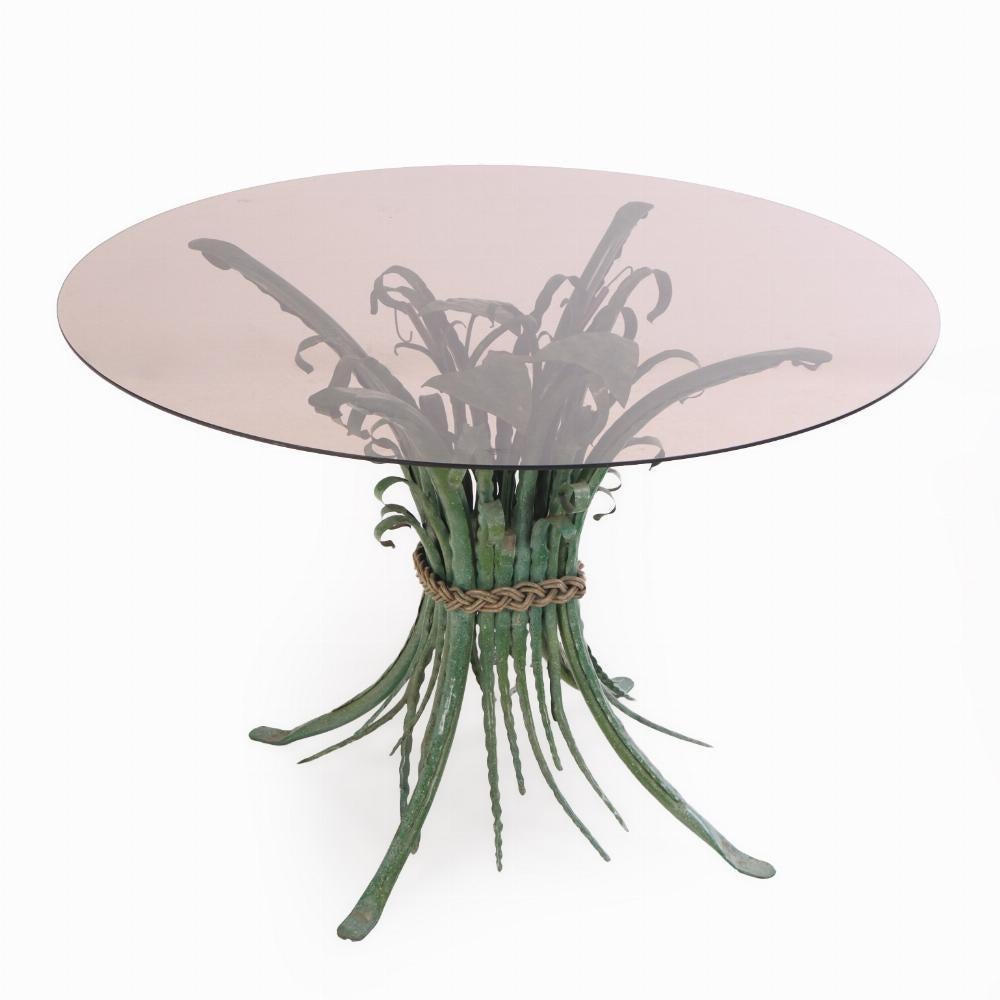 20ième siècle Table en fer et verre à feuilles vertes à la manière de la Maison Bagues, C.C. 1970. en vente