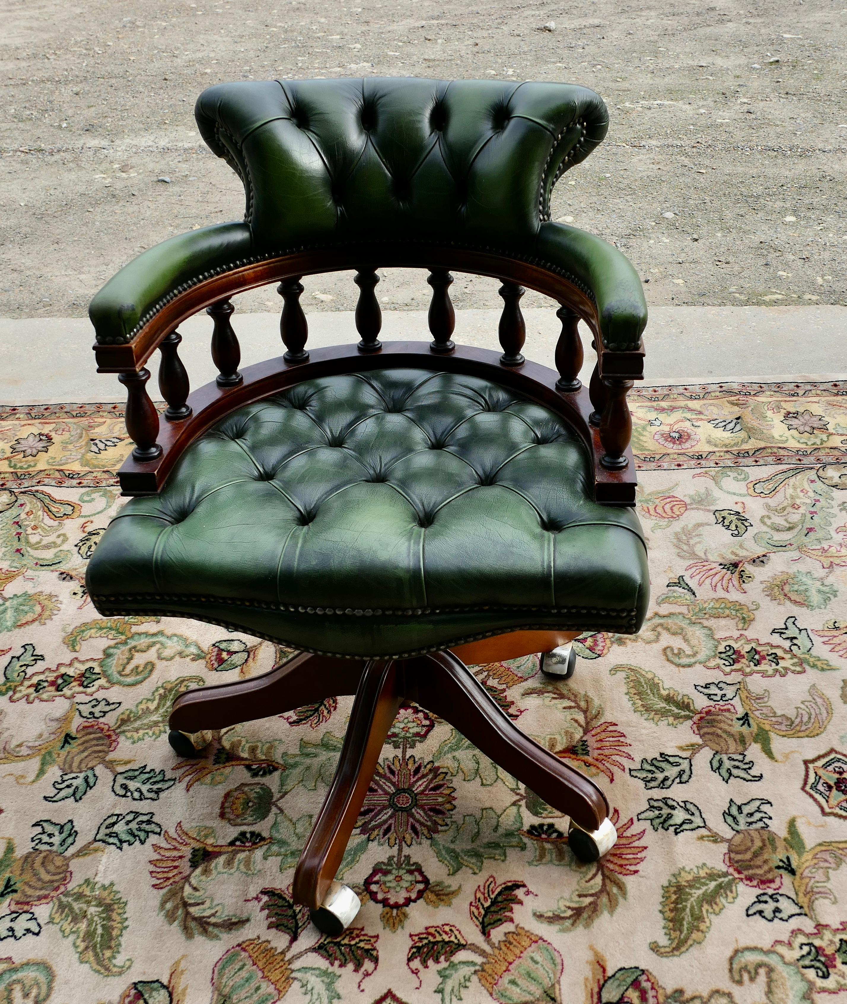 A Green Leather Swivelling Desk Chair or Captains Chair In Good Condition In Godshill, Isle of Wight