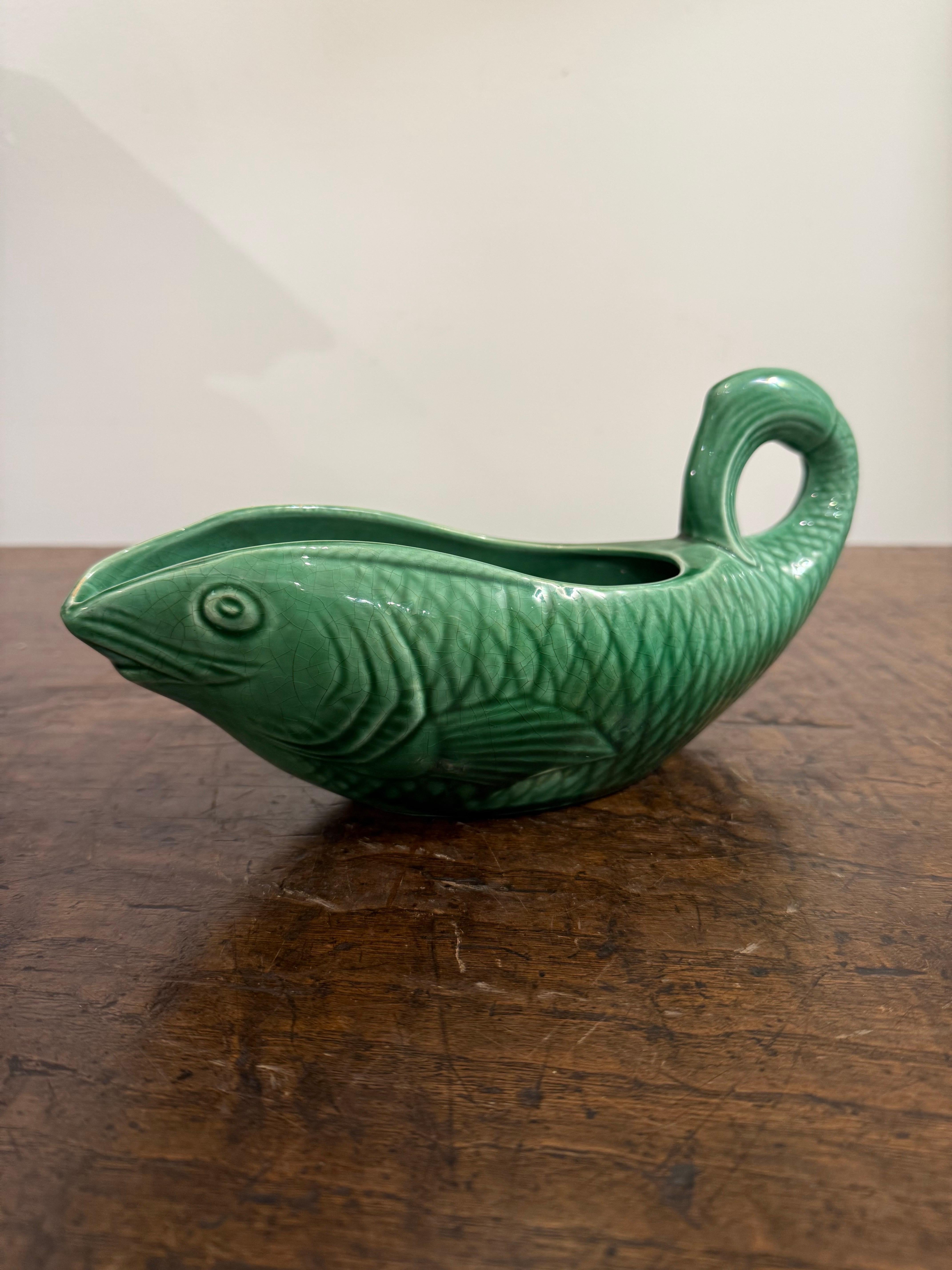 Grüne Majolika-Fischuntertasse von Sarreguemines, CIRCA 1930

Provenienz: Private Australian Collection'S.

Abmessungen:
Höhe: 12 cm.
Breite: 24,5 cm.
Tiefe: 9 cm.
