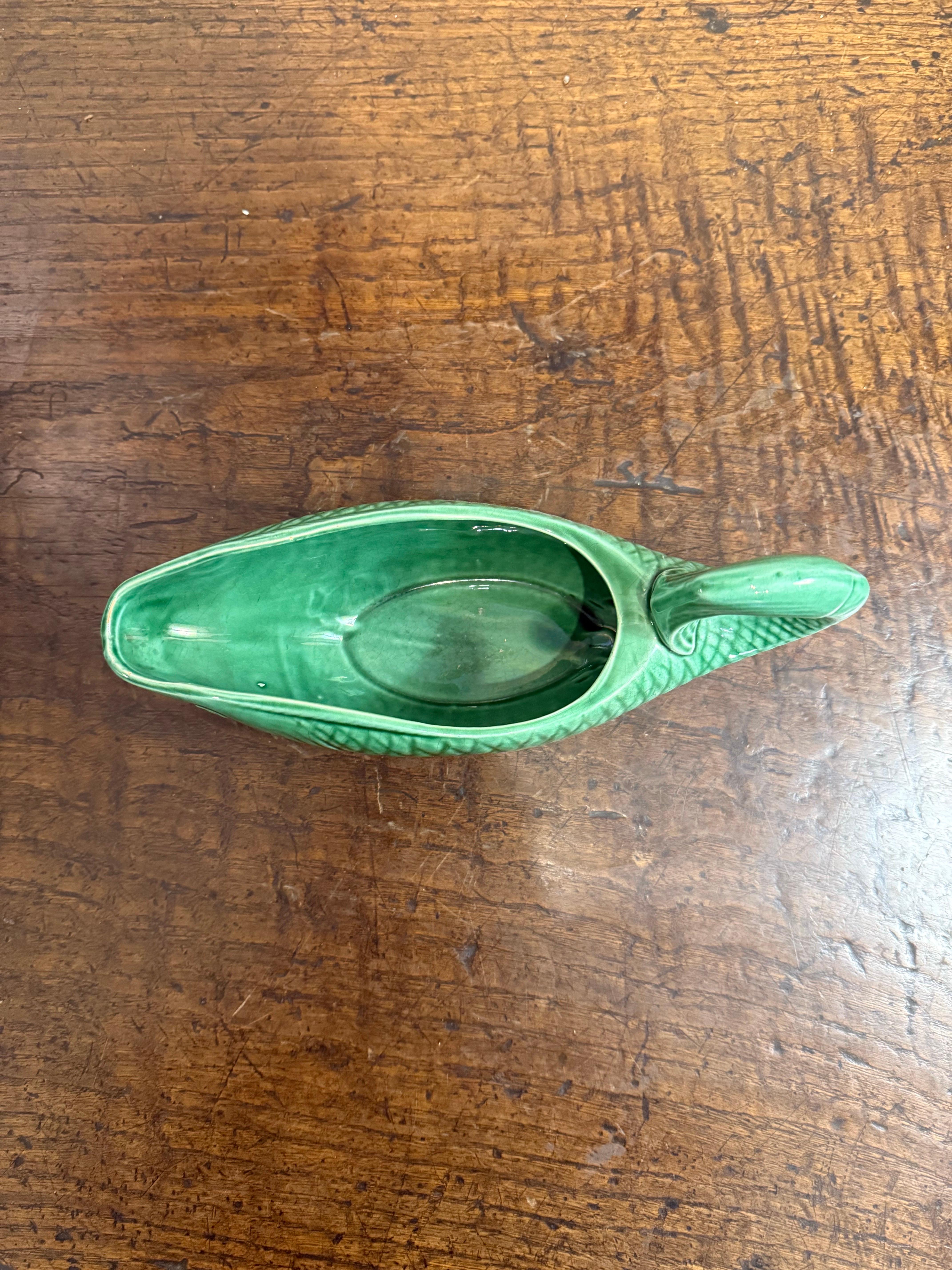 Grüne Majolika-Fischservierschale mit Fischmotiv von Sarreguemines, Mitte des 20. Jahrhunderts im Angebot 4