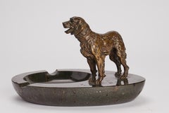 A green marble ashtray with a bronze sculpture of a setter dog, England 1890.