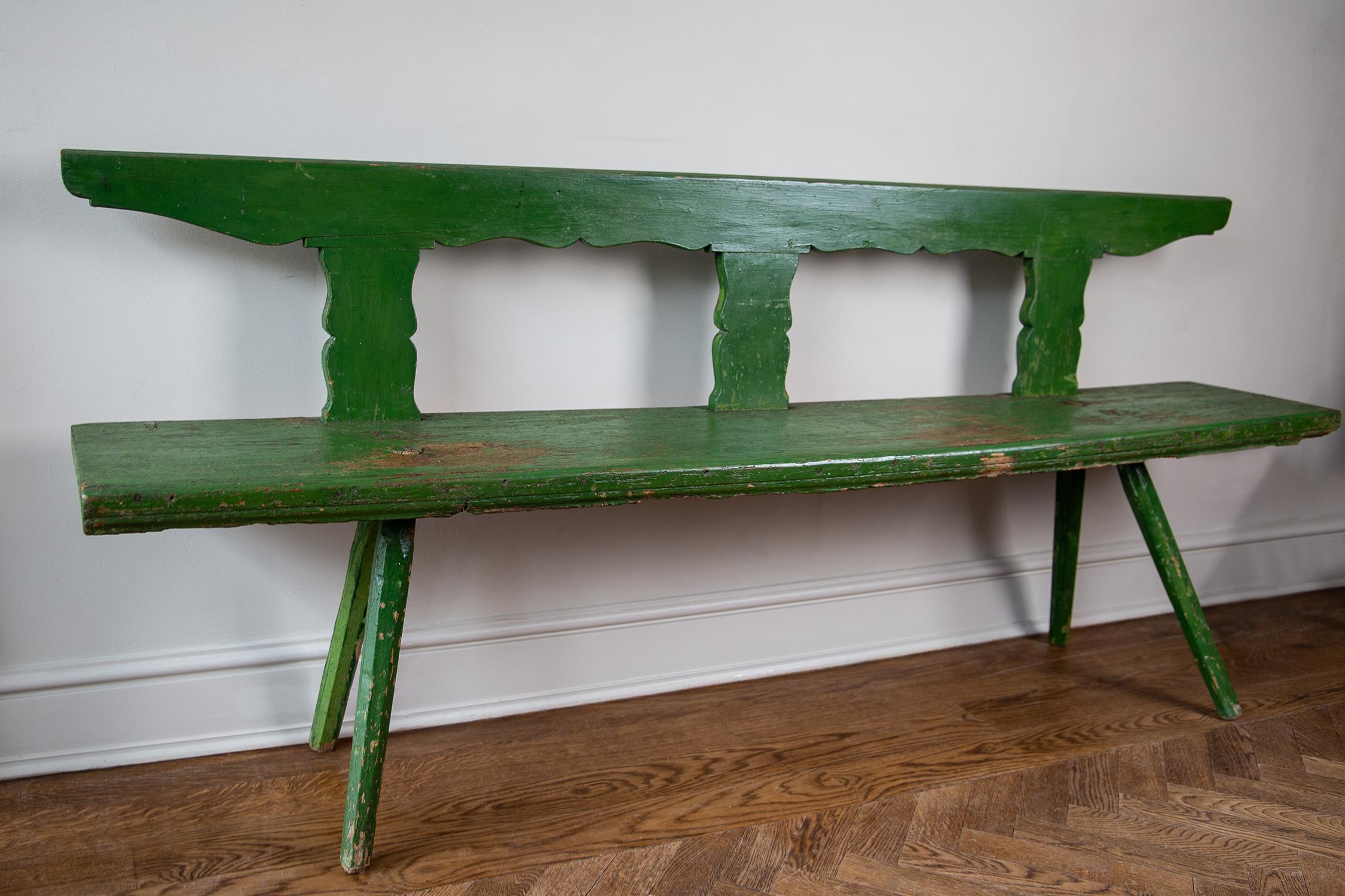Original patina sculptural green Austrian chalet bench circa 19th century In Good Condition In London, GB