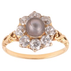 Anillo de perlas naturales grises y diamantes