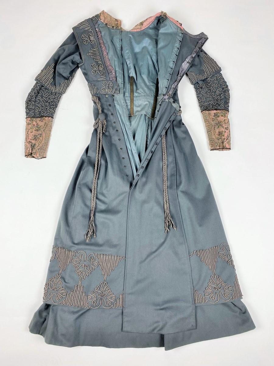 A Grey Wool Afternoon Gown with Appliqué trimmings and Lace Circa 1905-1910 For Sale 11