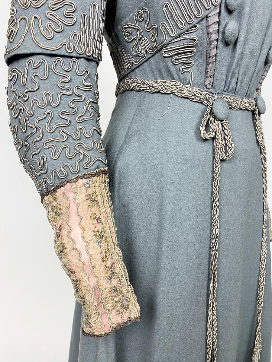 A Grey Wool Afternoon Gown with Appliqué trimmings and Lace Circa 1905-1910 For Sale 1