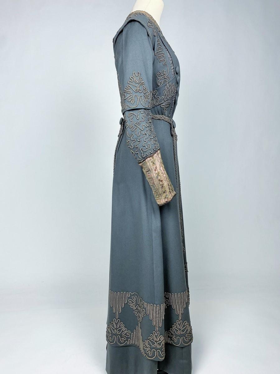 A Grey Wool Afternoon Gown with Appliqué trimmings and Lace Circa 1905-1910 For Sale 2
