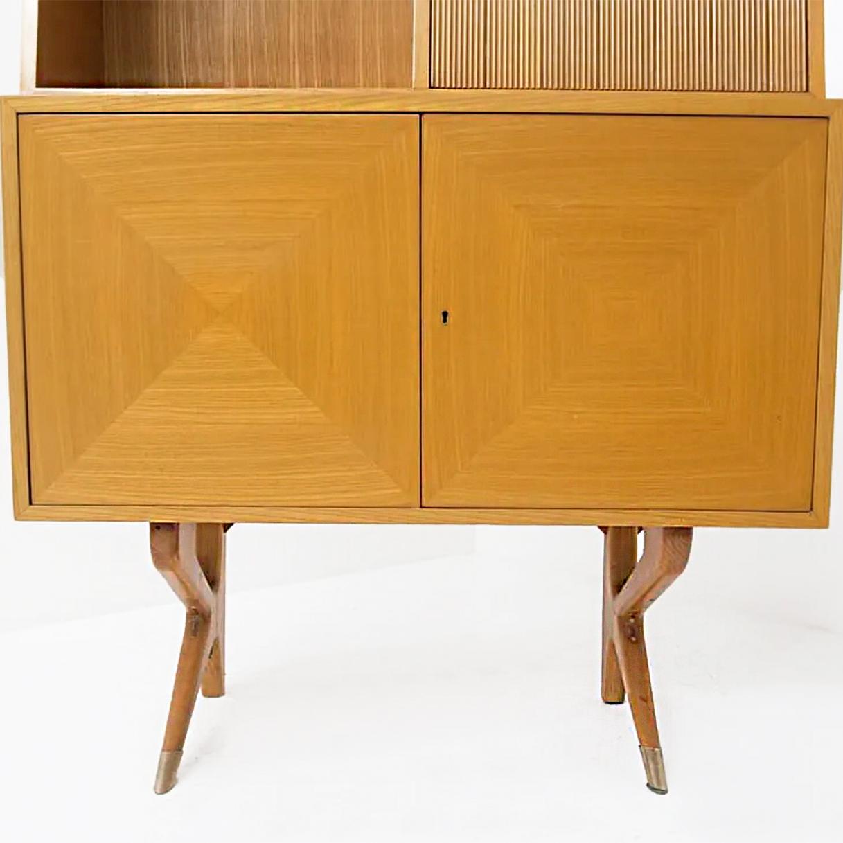 A Grissinated Sideboard / Bar, Italy 1950s In Good Condition For Sale In Lambertville, NJ