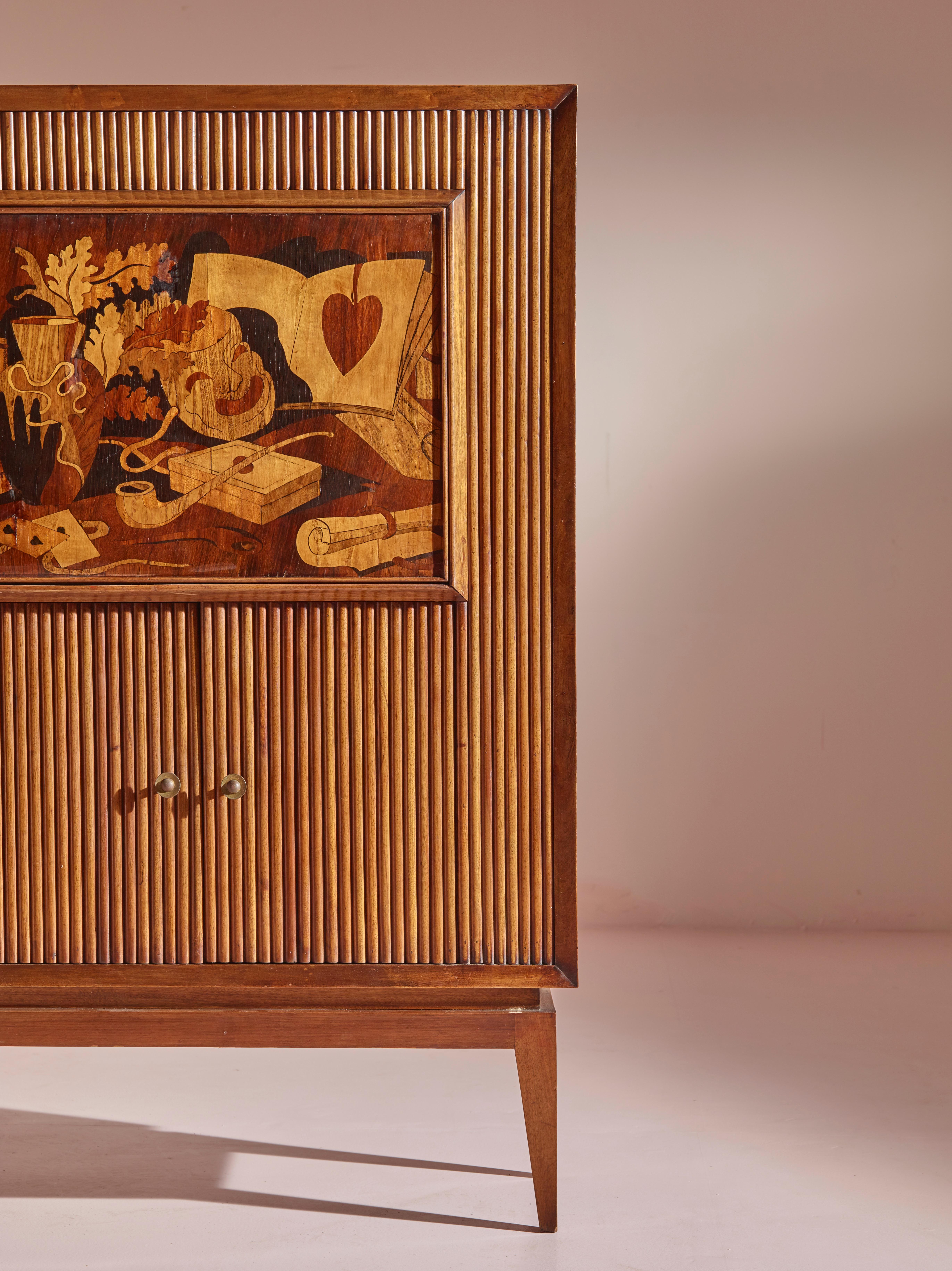A grissinato bar cabinet with inlaid decors by Emanuale Rambaldi, Italy, 1930s For Sale 2