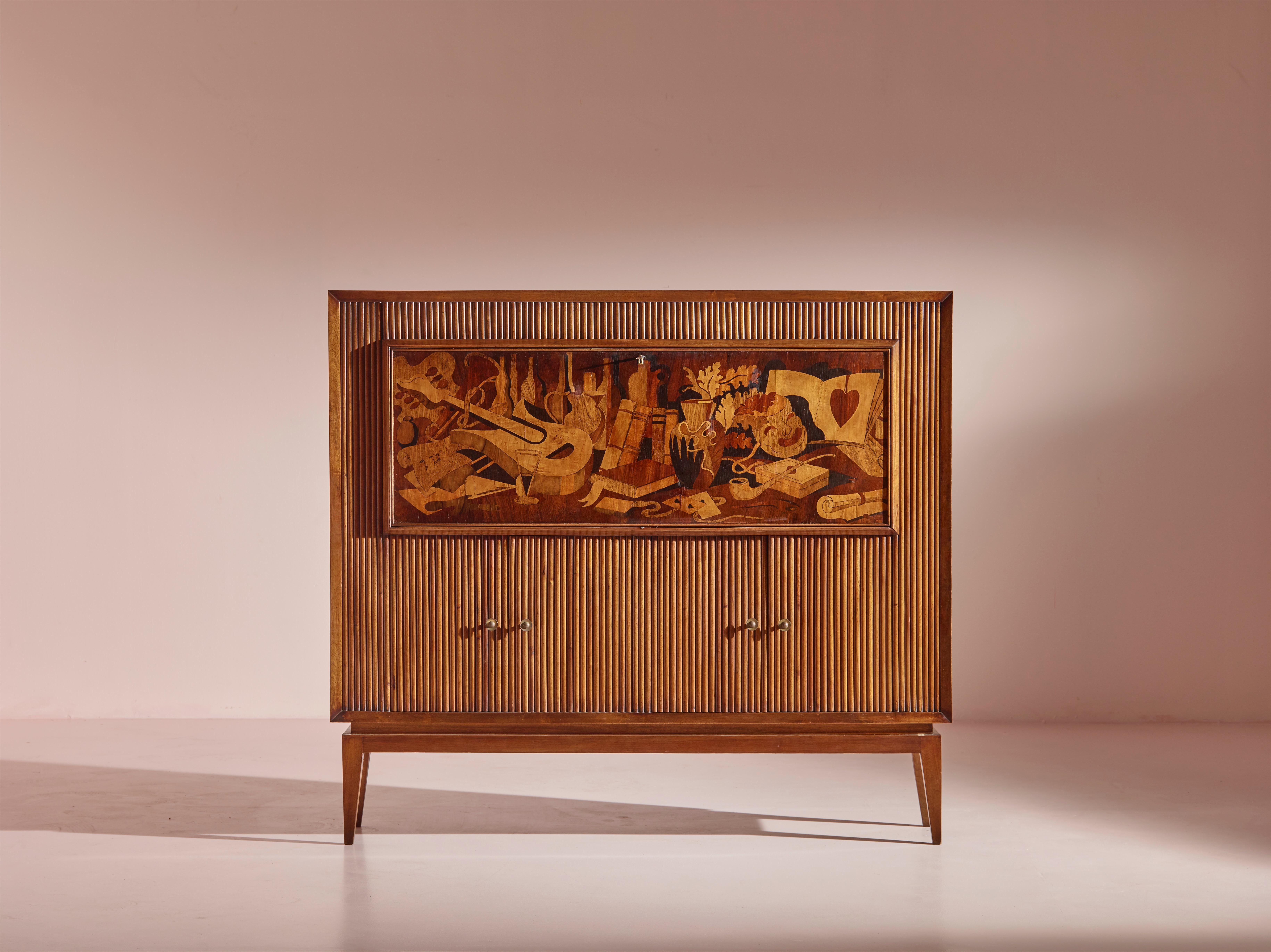 An exceptional inlaid bar cabinet with grissinato details, designed and crafted as a unique piece by the talented Emanuele Rambaldi in Italy during the 1930s.

Crafted from rich, lustrous walnut, this bar cabinet exudes an air of sophistication and