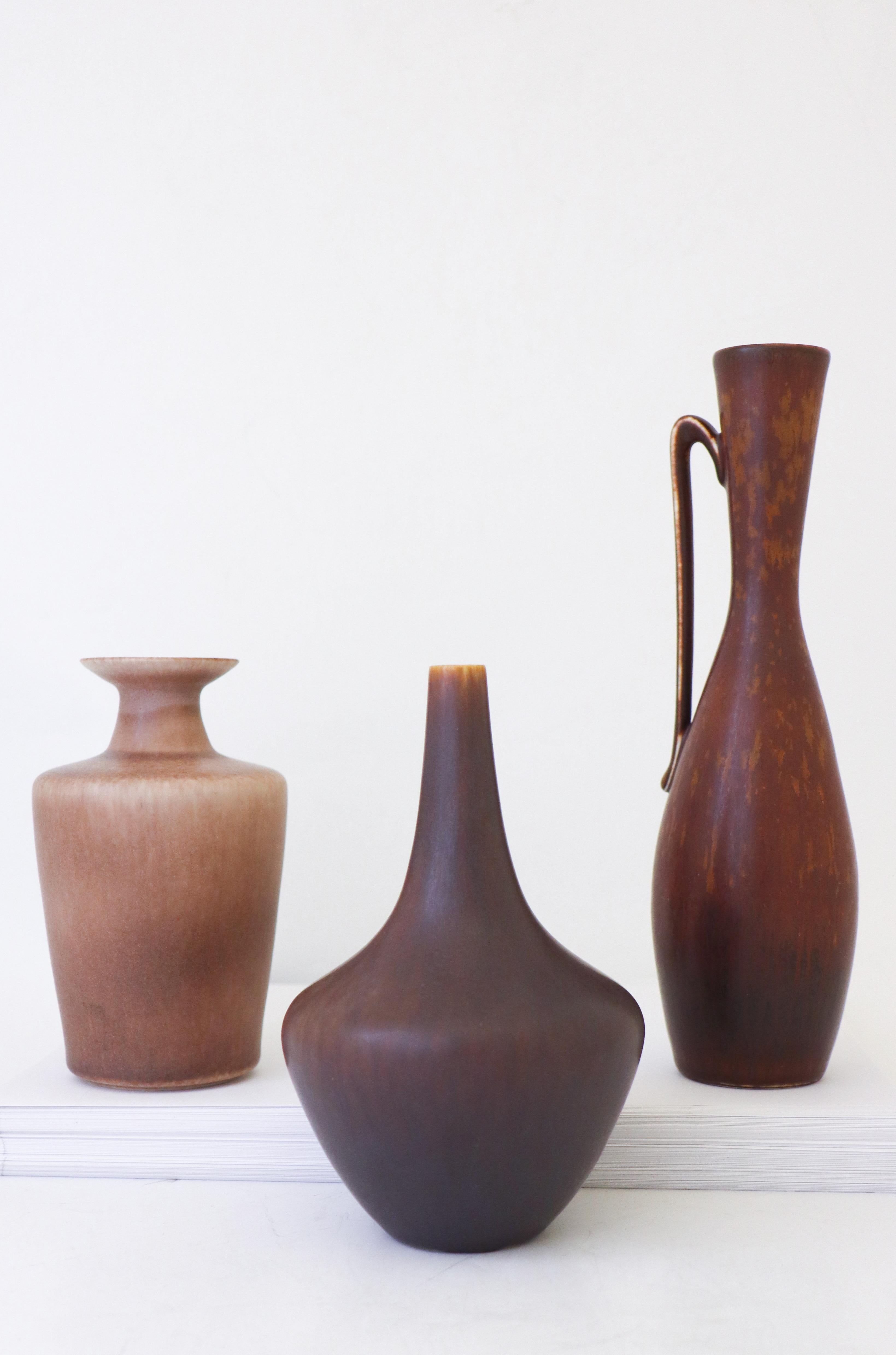 A group of 3 vases, Gunnar Nylund, Rörstrand, Mid-Century Vintage Scandinavia  In Excellent Condition In Stockholm, SE