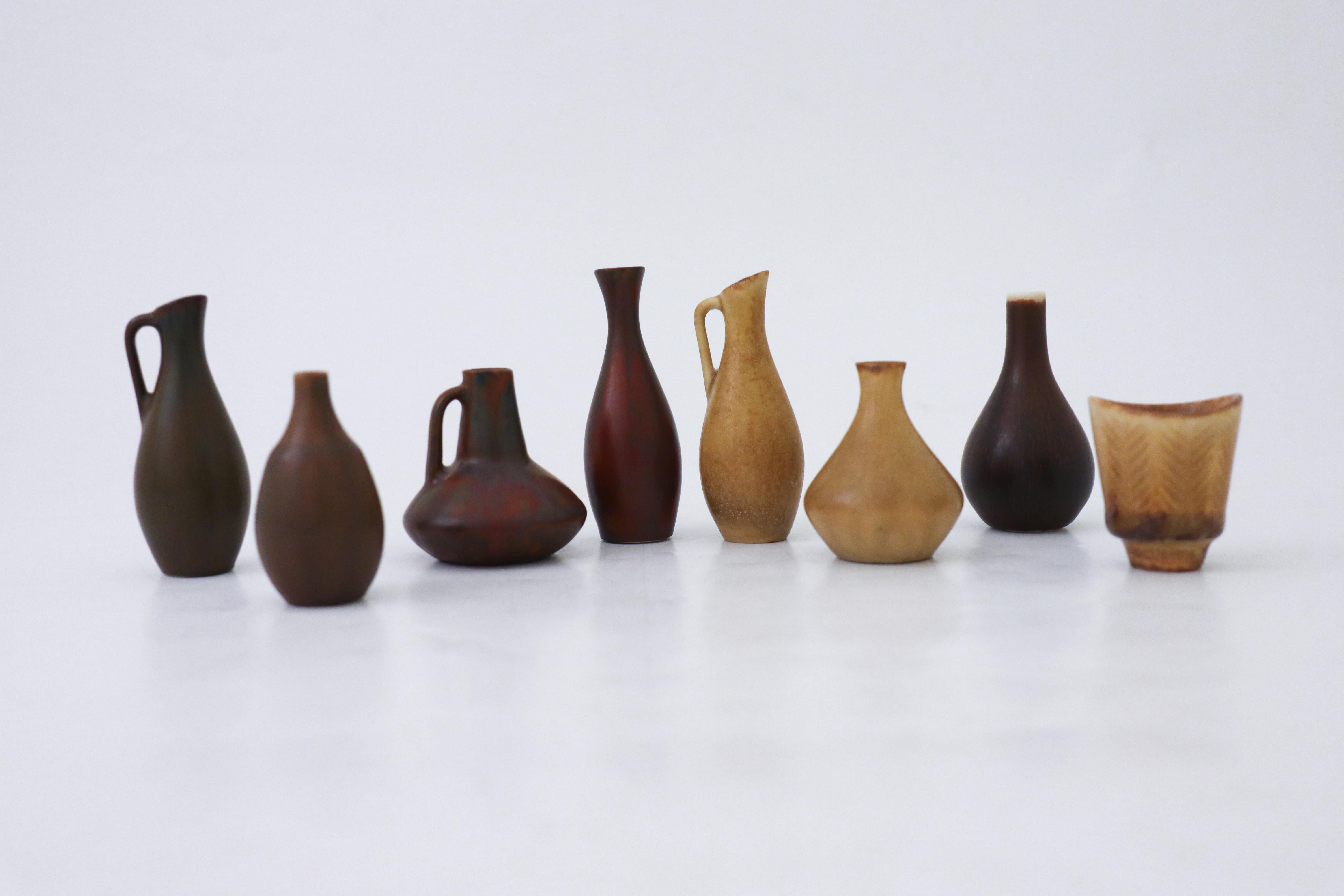 Scandinave moderne Groupe de 8 vases miniatures, Rrstrand, Carl-Harry Stlhane Vintage milieu de sicle en vente