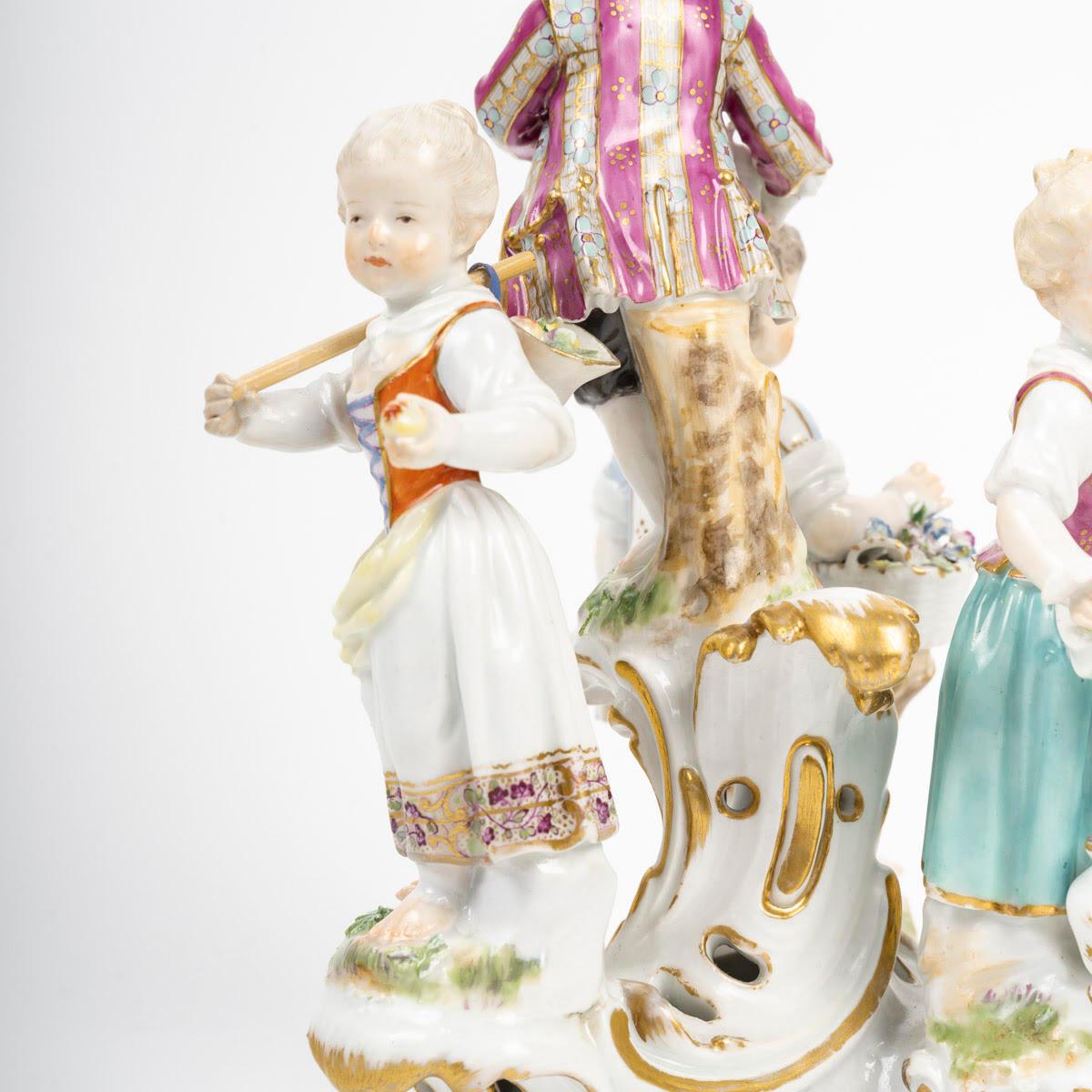 Groupe d'enfants en porcelaine de Meissen Porcelain du XVIIIe siècle, période Louis XVI. en vente 2