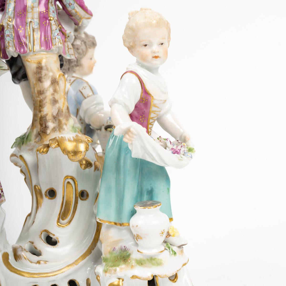 Groupe d'enfants en porcelaine de Meissen Porcelain du XVIIIe siècle, période Louis XVI. en vente 3