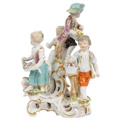 Grupo de niños en porcelana de Meissen del siglo XVIII, época de Luis XVI.