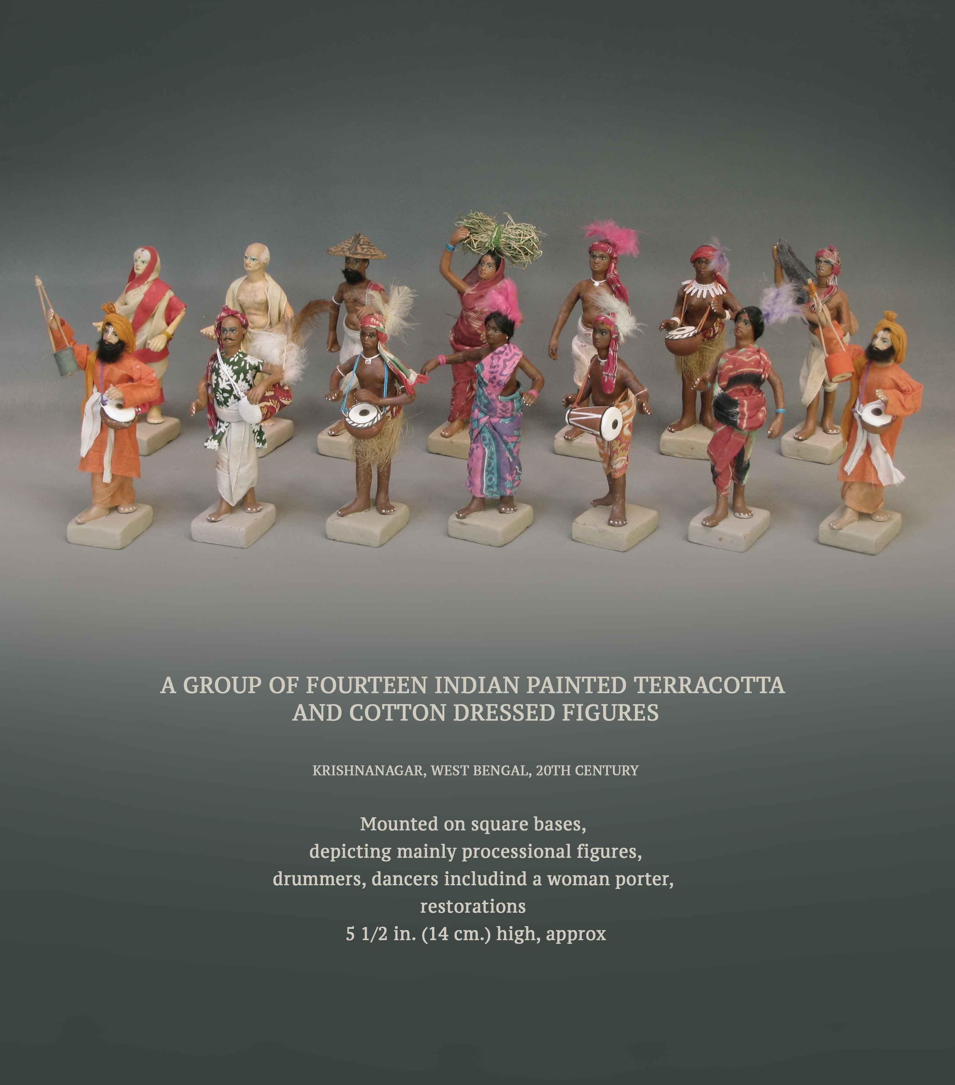 Gruppe von vierzehn indischen bemalten Terrakotta- und Baumwollfiguren im Angebot 5