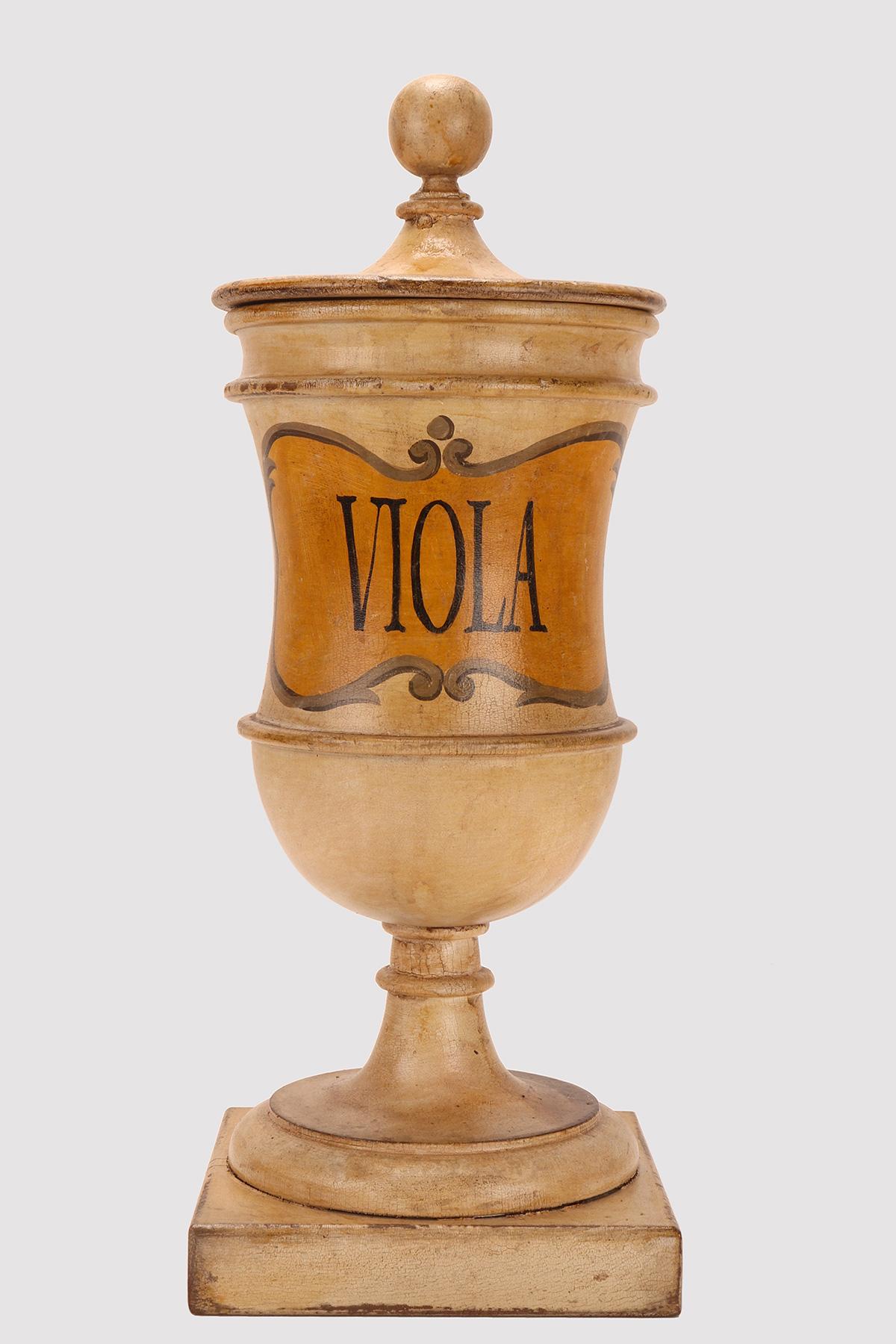 Italiano Un gruppo di vasi di legno da farmacia per erboristeria, Italia 1870. in vendita