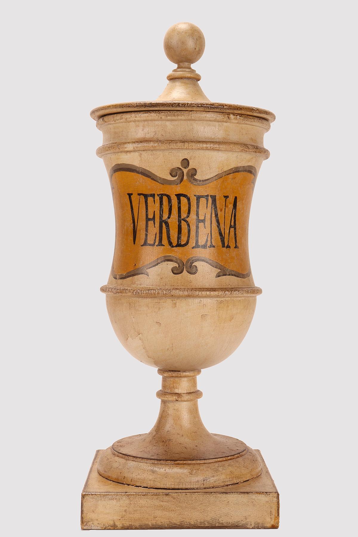 Un gruppo di vasi di legno da farmacia per erboristeria, Italia 1870. In condizioni buone in vendita a Milan, IT