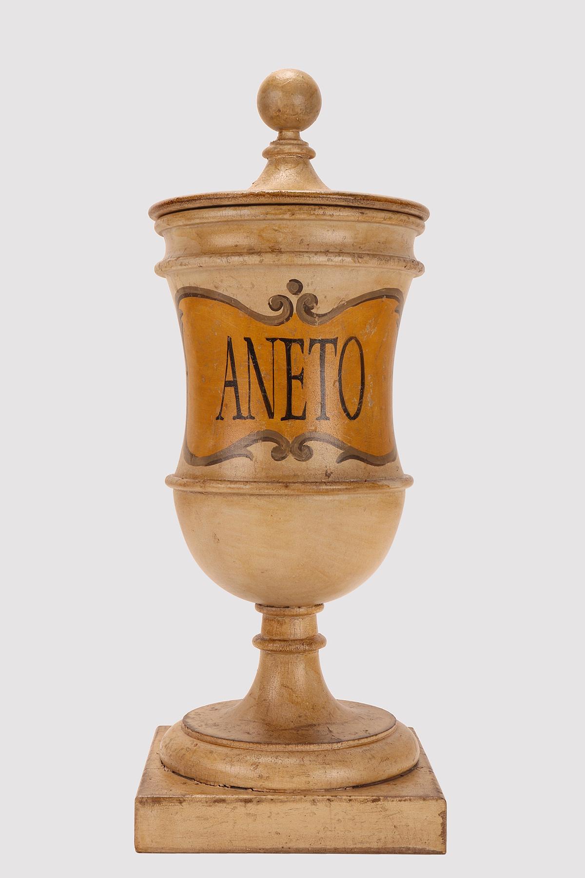 XIXe siècle Un groupe de jarres en bois de pharmacie herboristes, Italie 1870. en vente