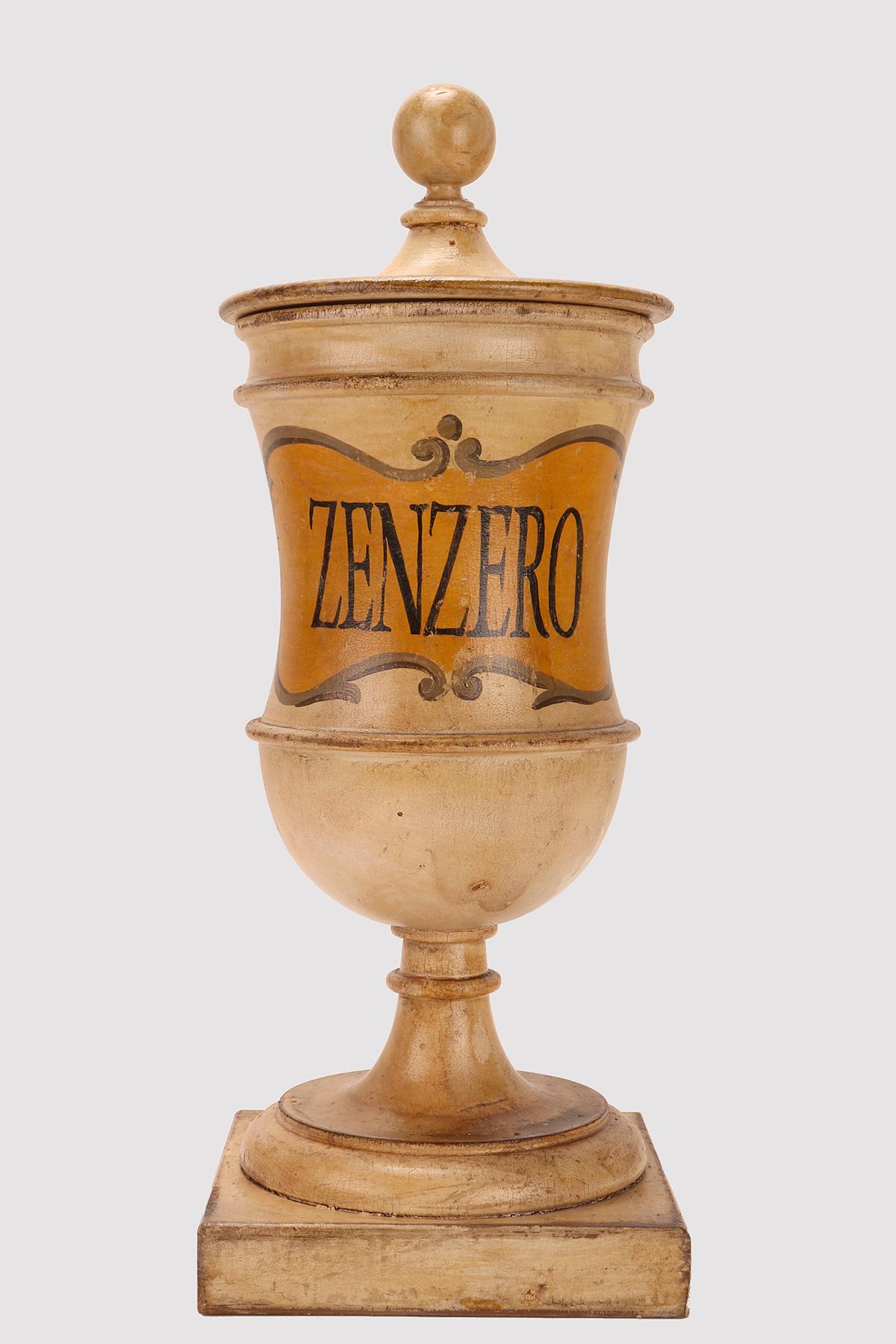 Legno Un gruppo di vasi di legno da farmacia per erboristeria, Italia 1870. in vendita