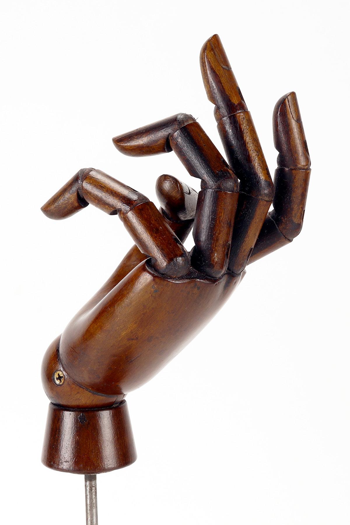 Group of Six Example of Wooden Articulated Dummie’s Hands. Italy, 1940.  For Sale 6