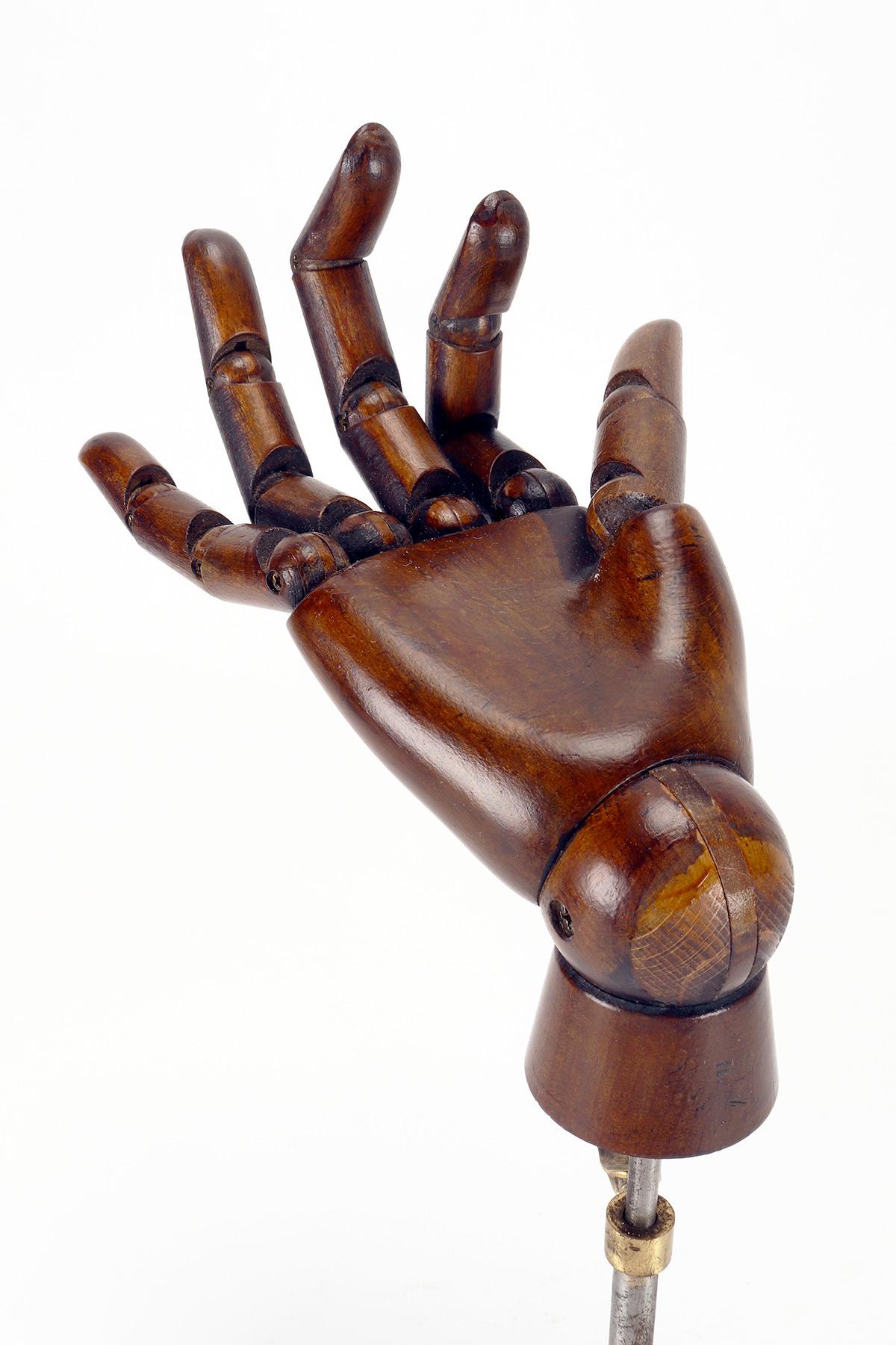 Group of Six Example of Wooden Articulated Dummie’s Hands. Italy, 1940.  For Sale 8