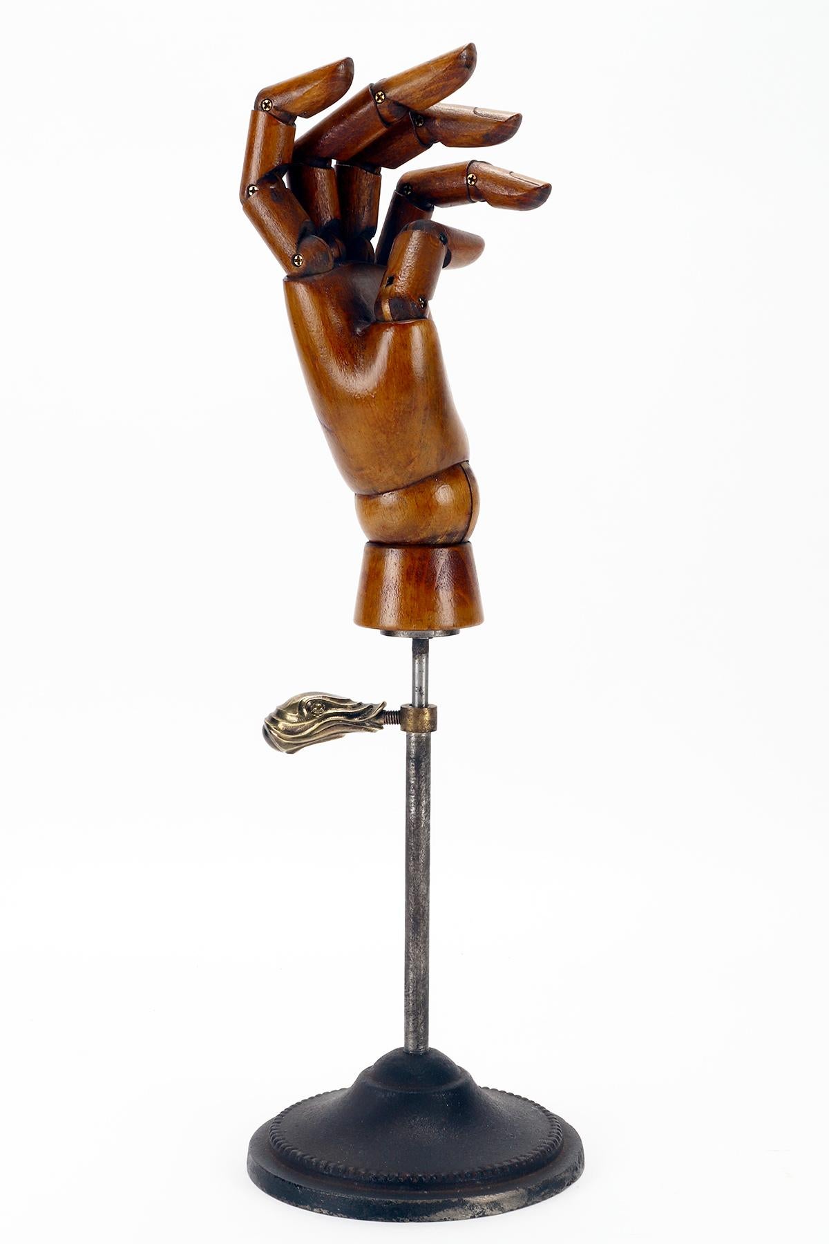 Italian Group of Six Example of Wooden Articulated Dummie’s Hands. Italy, 1940.  For Sale