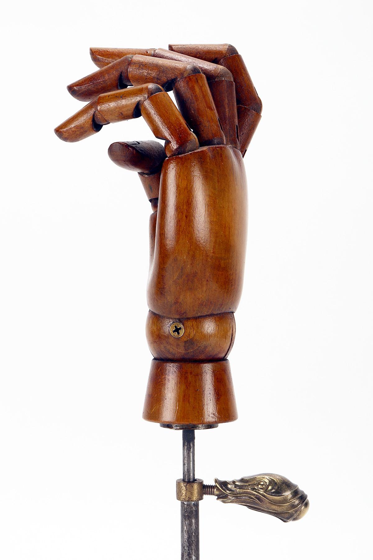 Group of Six Example of Wooden Articulated Dummie’s Hands. Italy, 1940.  In Good Condition For Sale In Milan, IT