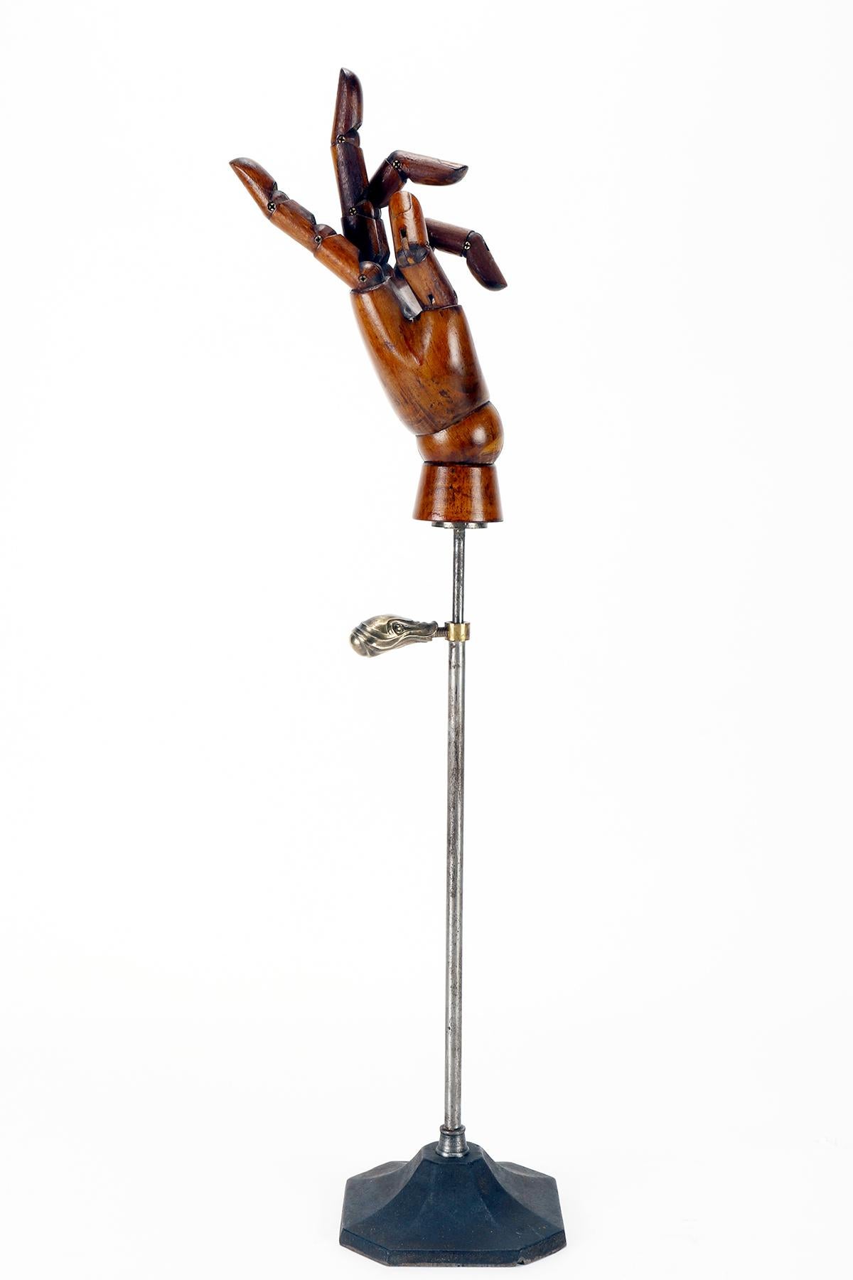 Group of Six Example of Wooden Articulated Dummie’s Hands. Italy, 1940.  For Sale 3