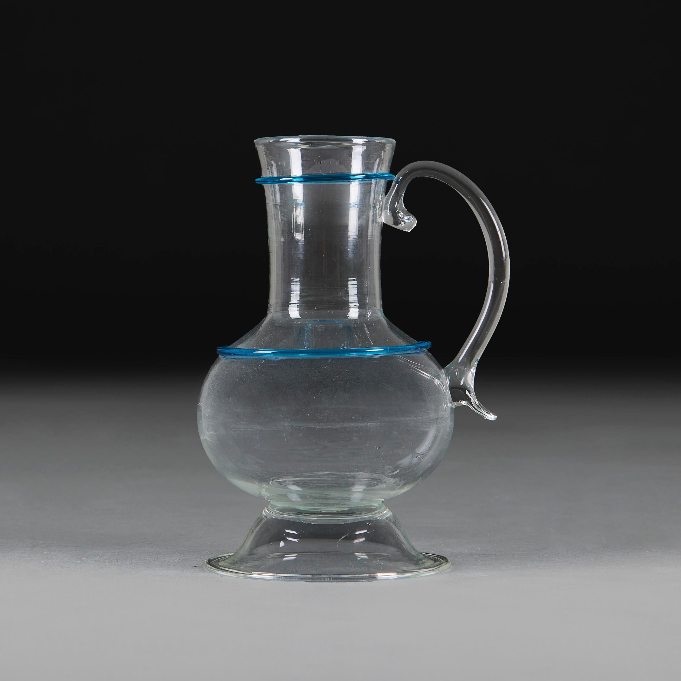 Eine Gruppe von drei Murano-Glasgefäßen oder Krügen mit blauer Dekoration (20. Jahrhundert) im Angebot