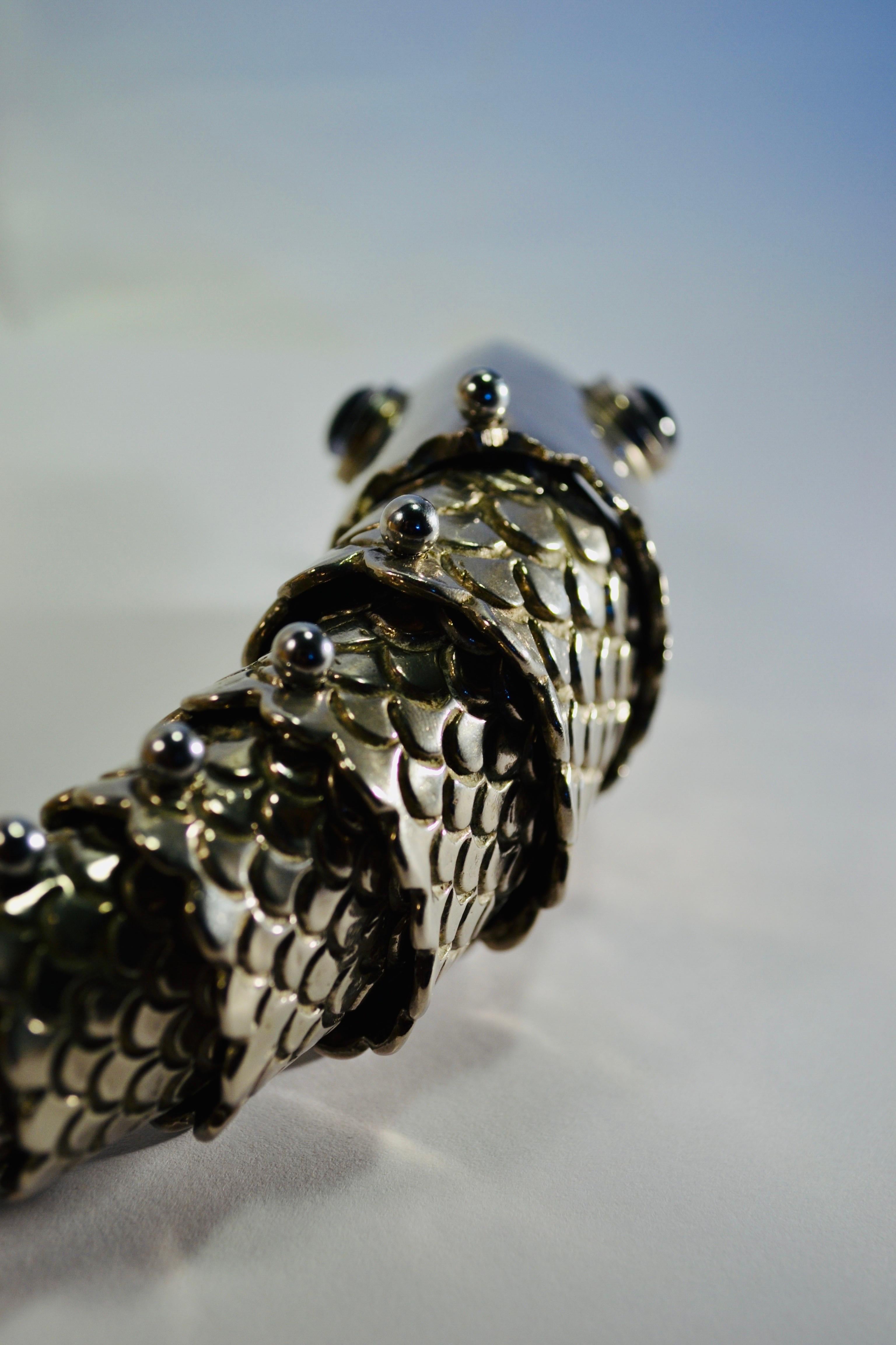 Un abridor Gucci Fishin de metal plateado Italia 1970 en Bueno estado para la venta en SOTTEVILLE-LÈS-ROUEN, FR