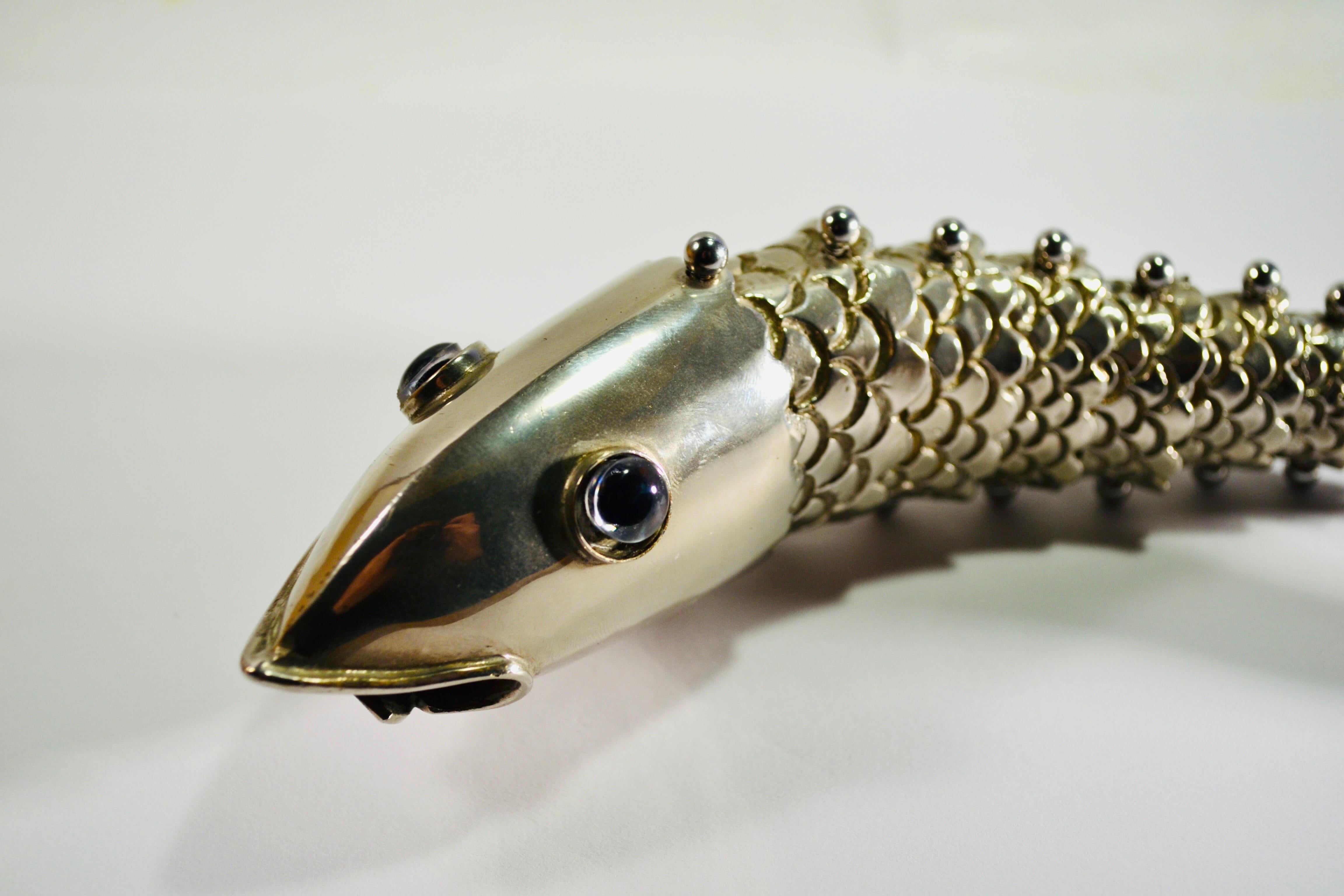 A Gucci bottle opener Fishin silver-plated metal Italy 1970 For Sale 2