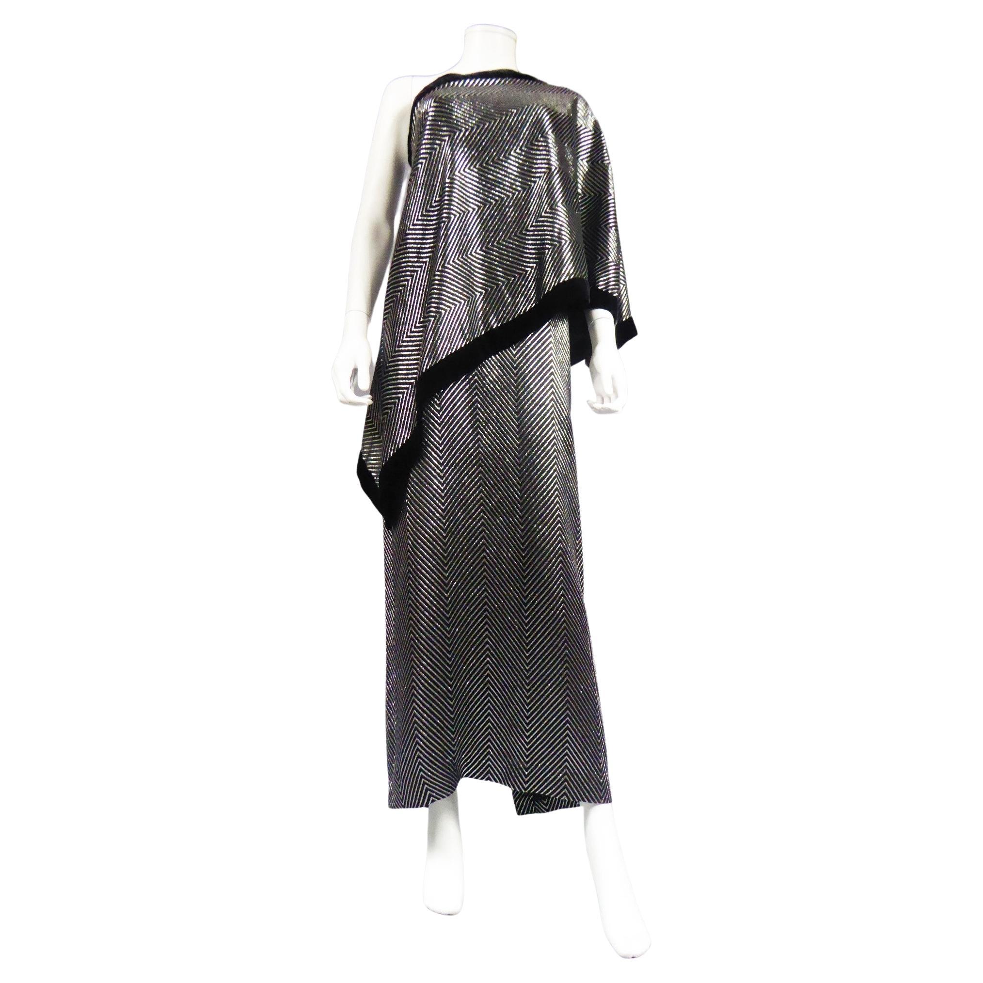 A Gucci Silbernes Lamé-Abendkleid, CIRCA 1990 im Angebot