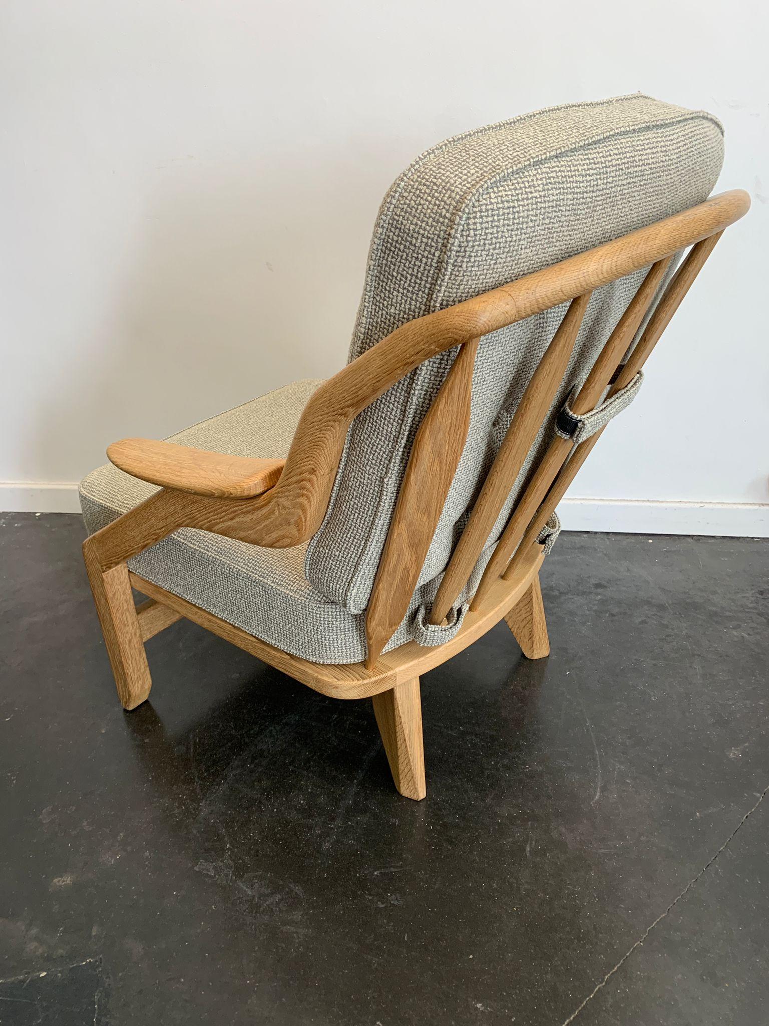 A Guillerme et Chambron armchair in solid oak Otro en venta