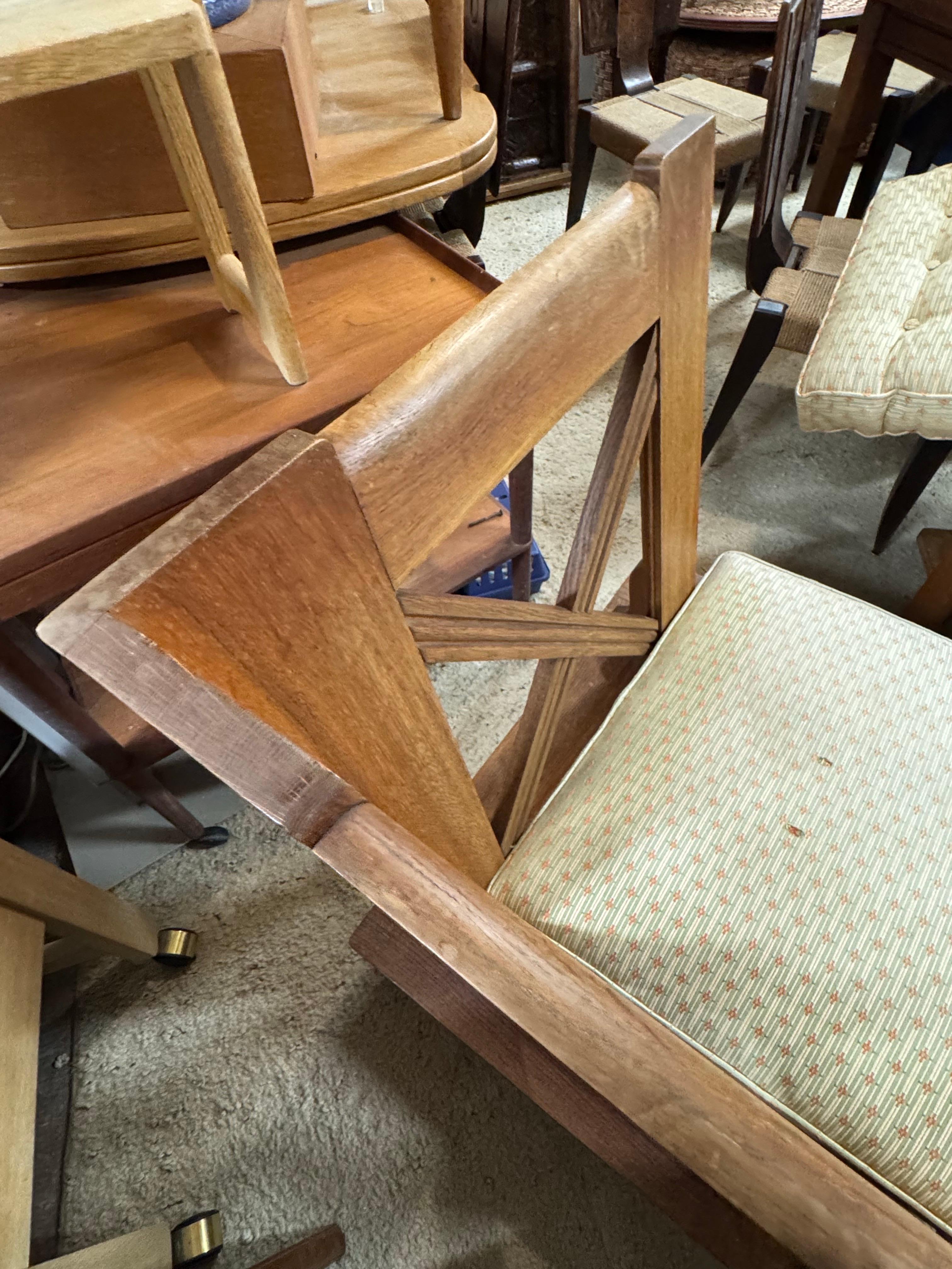 Un sillón Guillerme et Chambron de roble Otro en venta